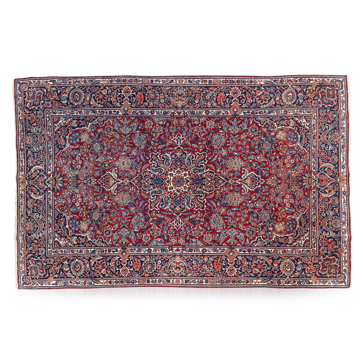Handgefertigter persischer Kashan-Teppich im Vintage-Stil des 20. Jahrhunderts mit einzigartigen Bordüren. Dieser fein gewebte Kashan hat mehrere Vasen entlang der Außenbordüren, die das zentrale Motiv hervorheben und das Gesamtdesign des Teppichs