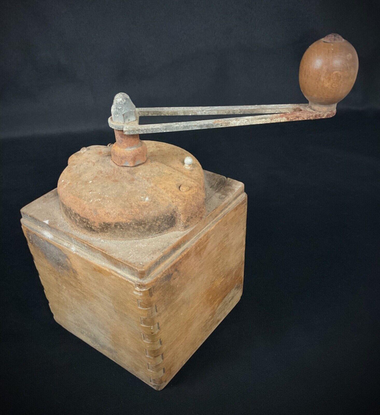 Vintage 20th Century Peugeot Coffee Grinder – Wooden Design - 2Y496 In Good Condition For Sale In Bordeaux, FR