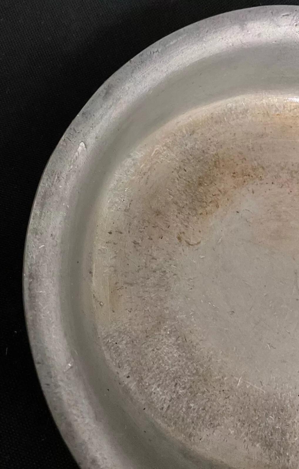 Metà XX secolo Tastevin in peltro d'epoca del XX secolo - Motivo uva con marchio di garanzia - 2Y554 in vendita