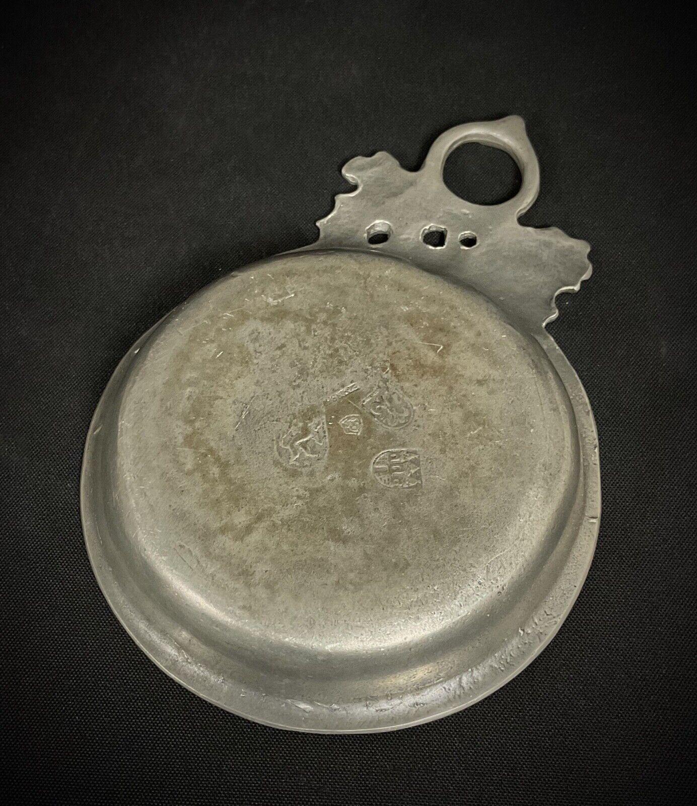 Peltro Tastevin in peltro d'epoca del XX secolo - Motivo uva con marchio di garanzia - 2Y554 in vendita