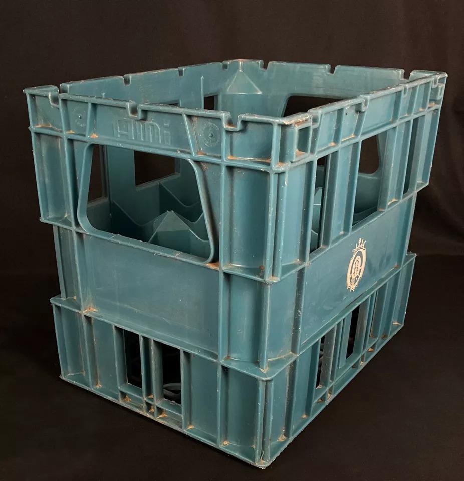 Plastica Cassa per bottiglie R.M. del XX secolo, plastica, 35x40x30 cm - 2Y541 in vendita