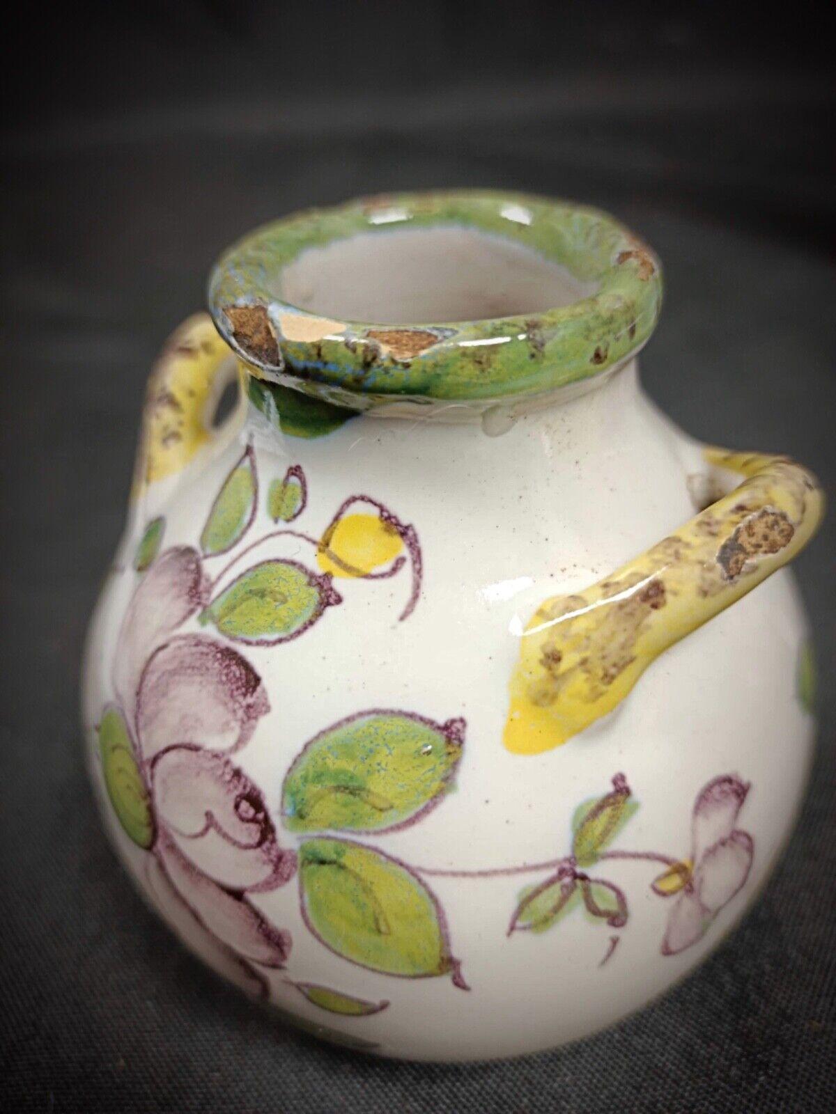 Piccolo vaso in terracotta smaltata del XX secolo con decorazioni floreali - 2Y155 In condizioni buone in vendita a Bordeaux, FR