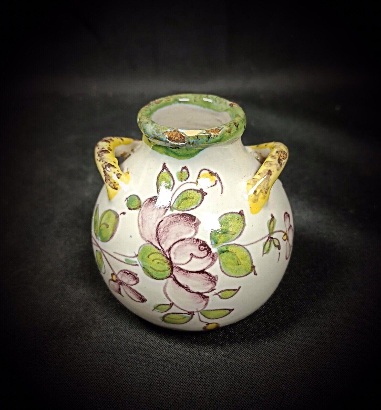 Piccolo vaso in terracotta smaltata del XX secolo con decorazioni floreali - 2Y155 in vendita 1
