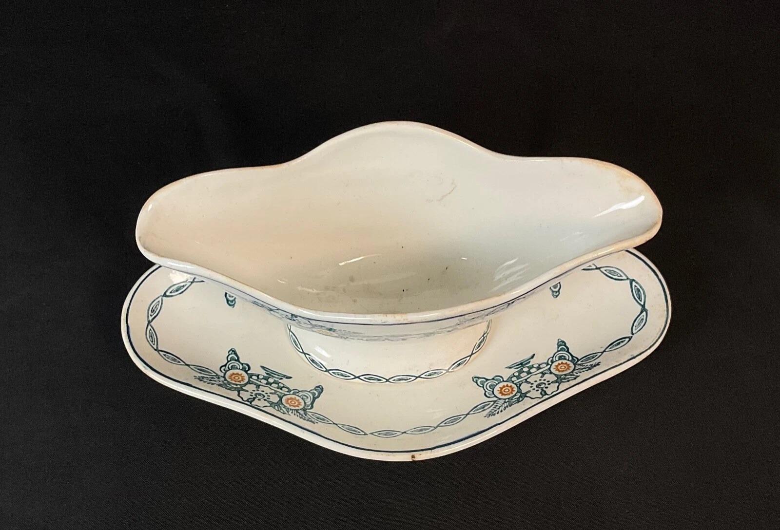 French Vintage 20th Century St Amand Ceramic Sauce Boat and Underplate - 2Y589 For Sale