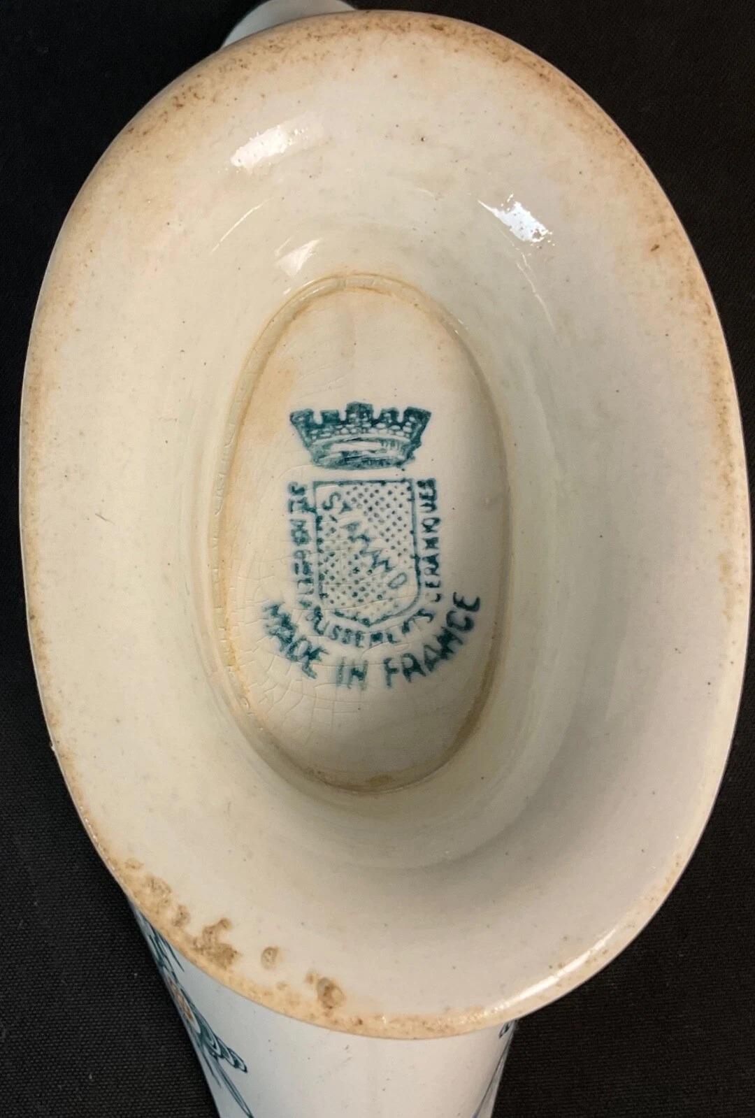 Vintage 20th Century St Amand Ceramic Sauce Boat and Underplate - 2Y589 For Sale 1
