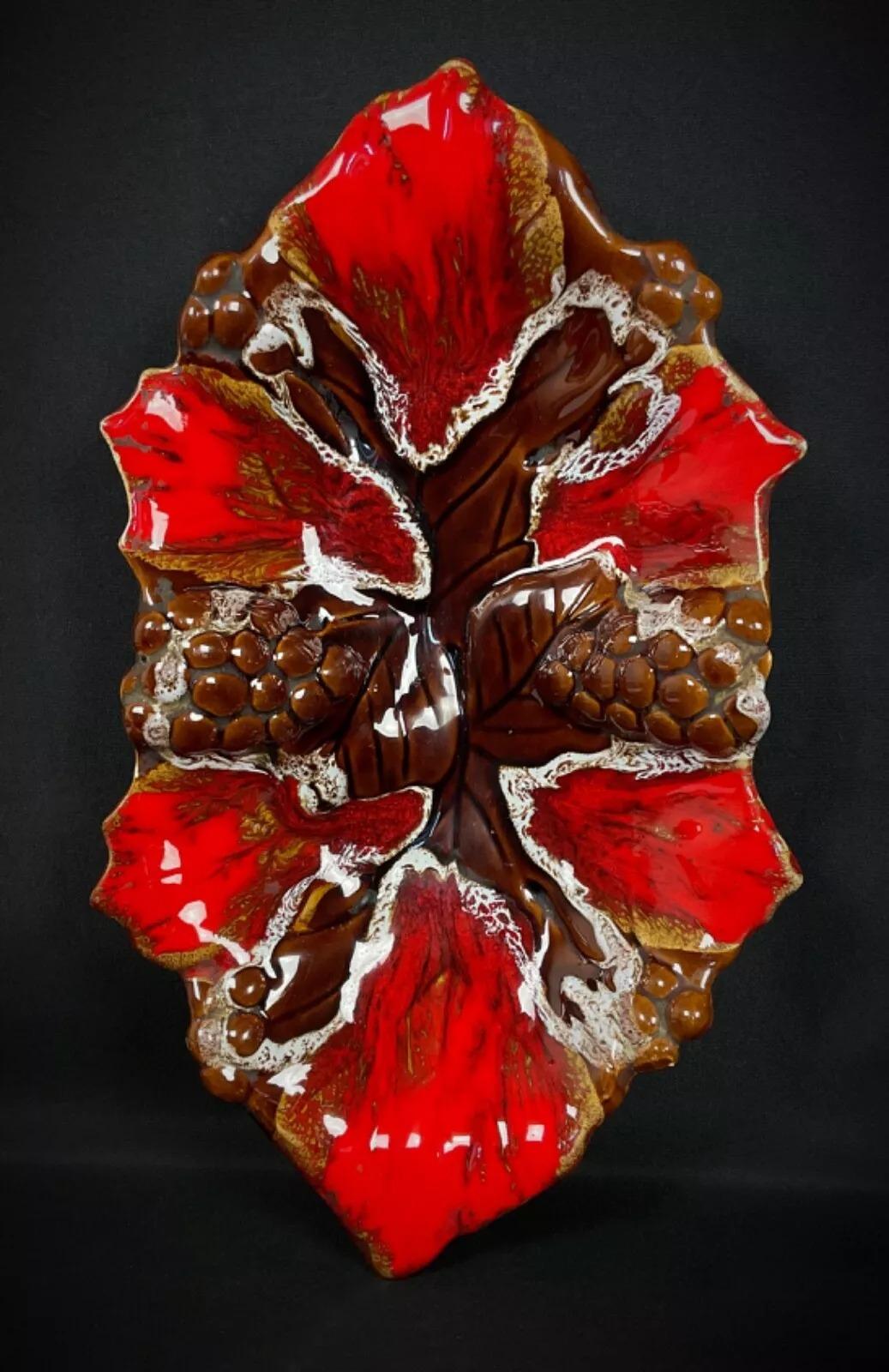 Céramique Plat de service Vallauris vintage du 20ème siècle en forme de feuille - 2Y345 en vente