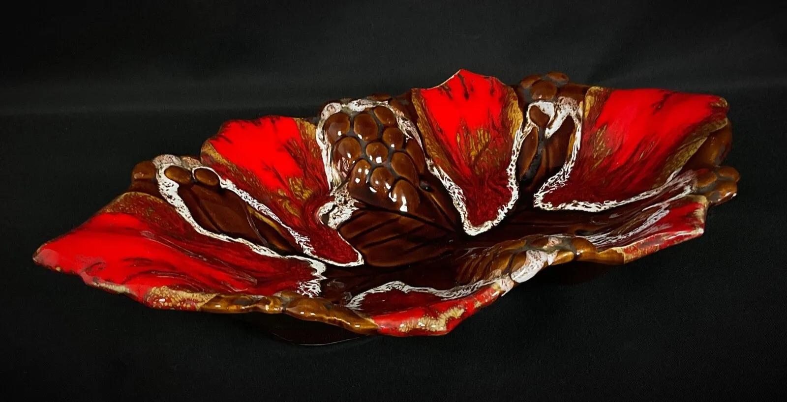 Plat de service Vallauris vintage du 20ème siècle en forme de feuille - 2Y345 en vente 1