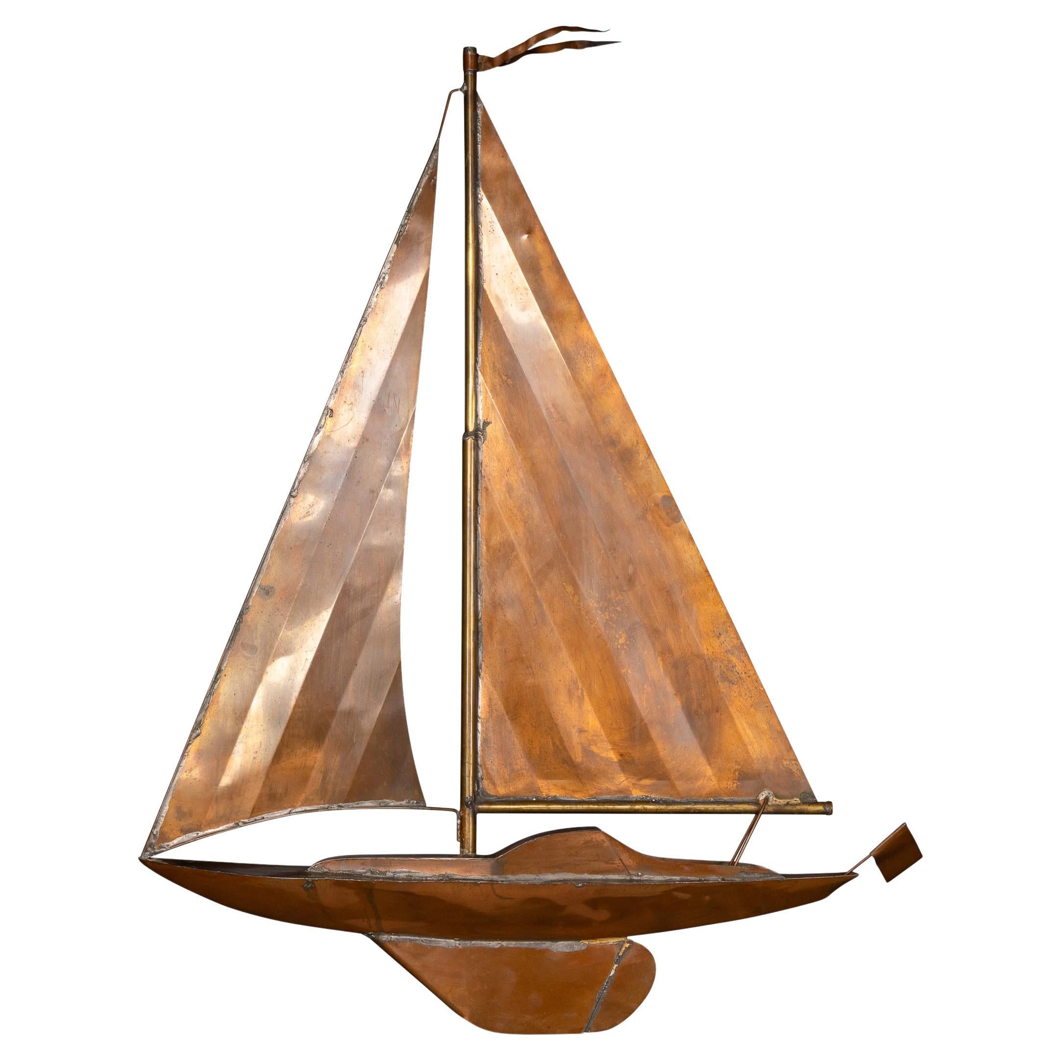 Vintage 20. Jahrhundert Wand hängende Kupfer-Skulptur einer Rennjacht c.1960