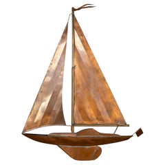 Scultura in rame da appendere a parete del 20° secolo, vintage, raffigurante uno yacht da corsa, c.C. 1960