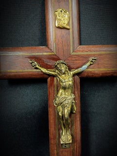 Vintage 20th Century Wooden Crucifix with Christ Figure in Spelter  - 2Y189
