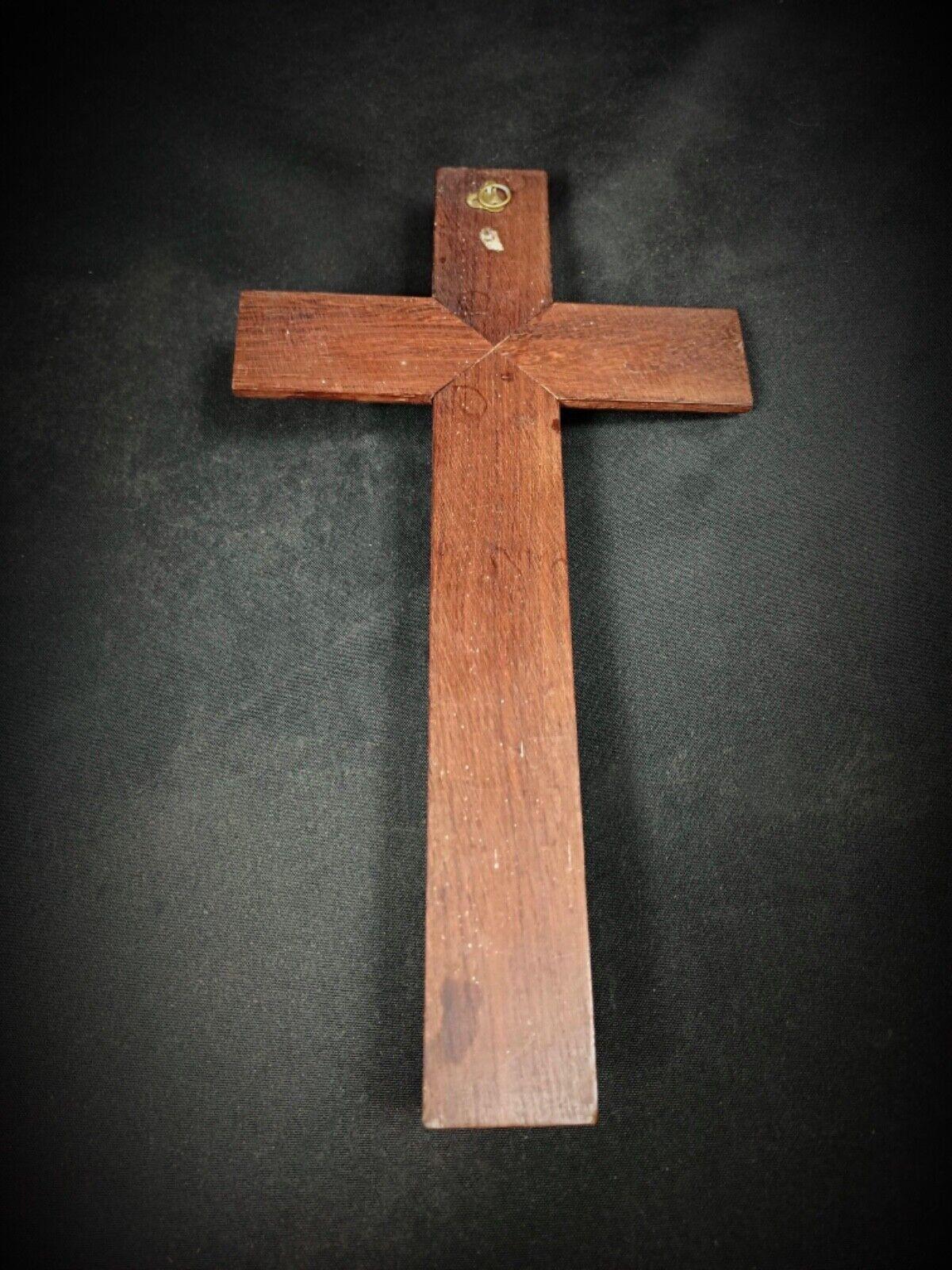 Crucifijo vintage de madera del siglo XX con figura de Cristo en espelta  - 2Y189 Francés en venta