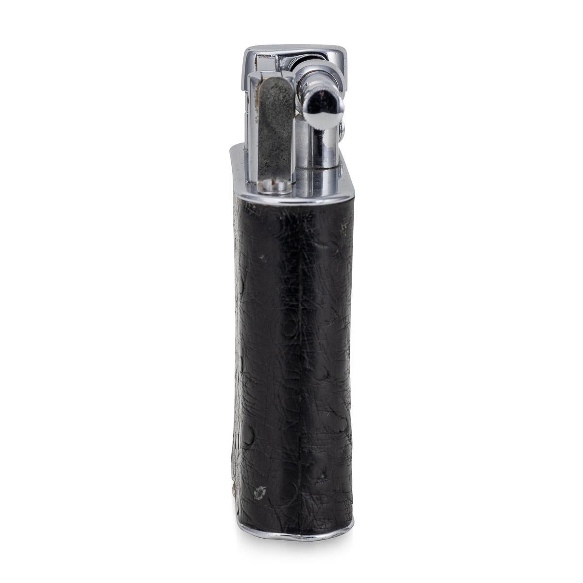 Britannico Accendino Dunhill d'epoca in pelle di struzzo nera e placcata in argento del 20° secolo, C.C. in vendita