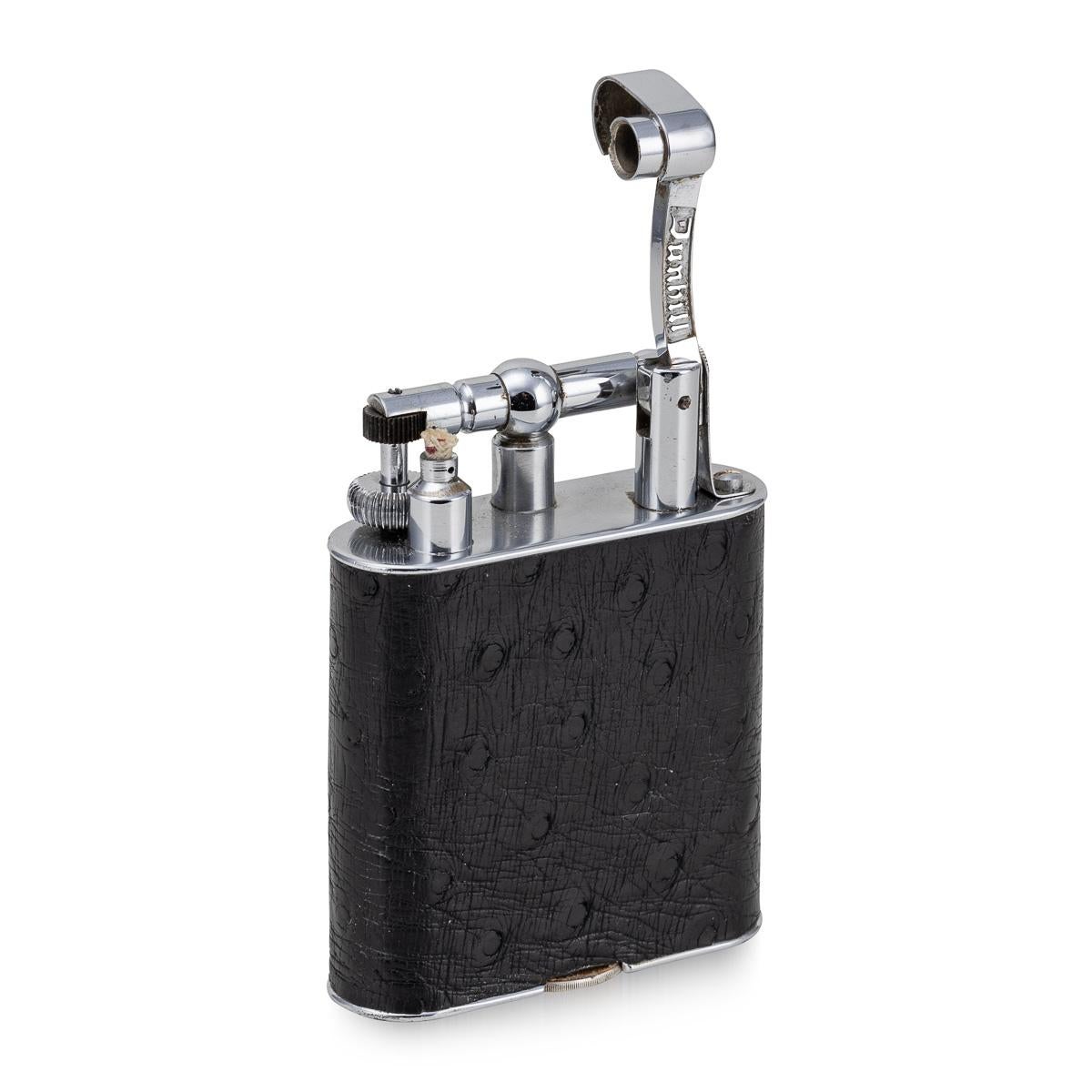 Placcato argento Accendino Dunhill d'epoca in pelle di struzzo nera e placcata in argento del 20° secolo, C.C. in vendita