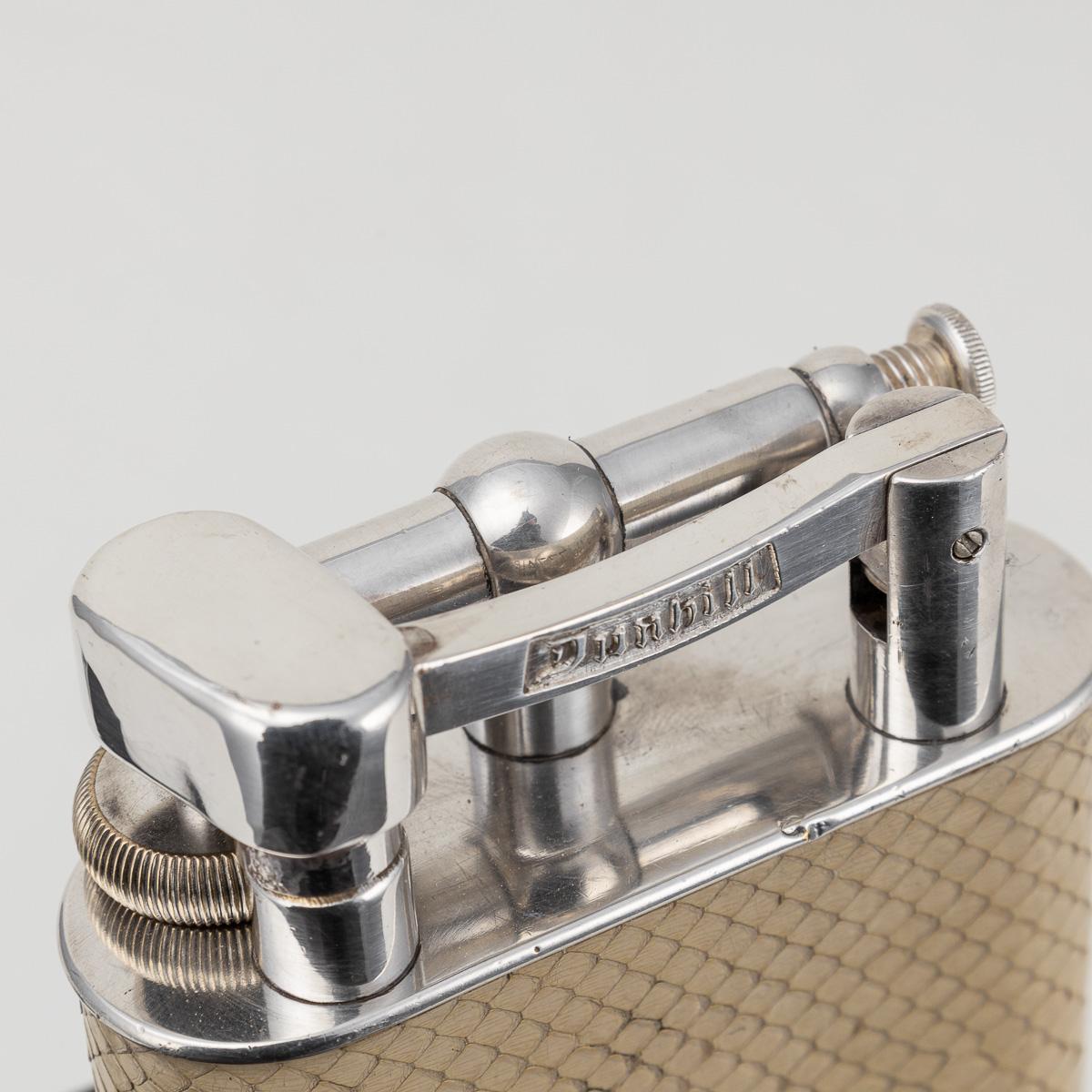 Accendino da tavolo Dunhill del XX secolo in pelle di serpente e placcato in argento c.C. in vendita 7