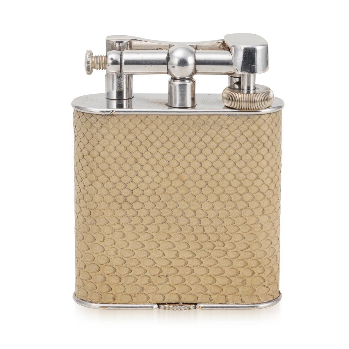 Accendino da tavolo Dunhill del XX secolo in pelle di serpente e placcato in argento c.C. In condizioni buone in vendita a Royal Tunbridge Wells, Kent