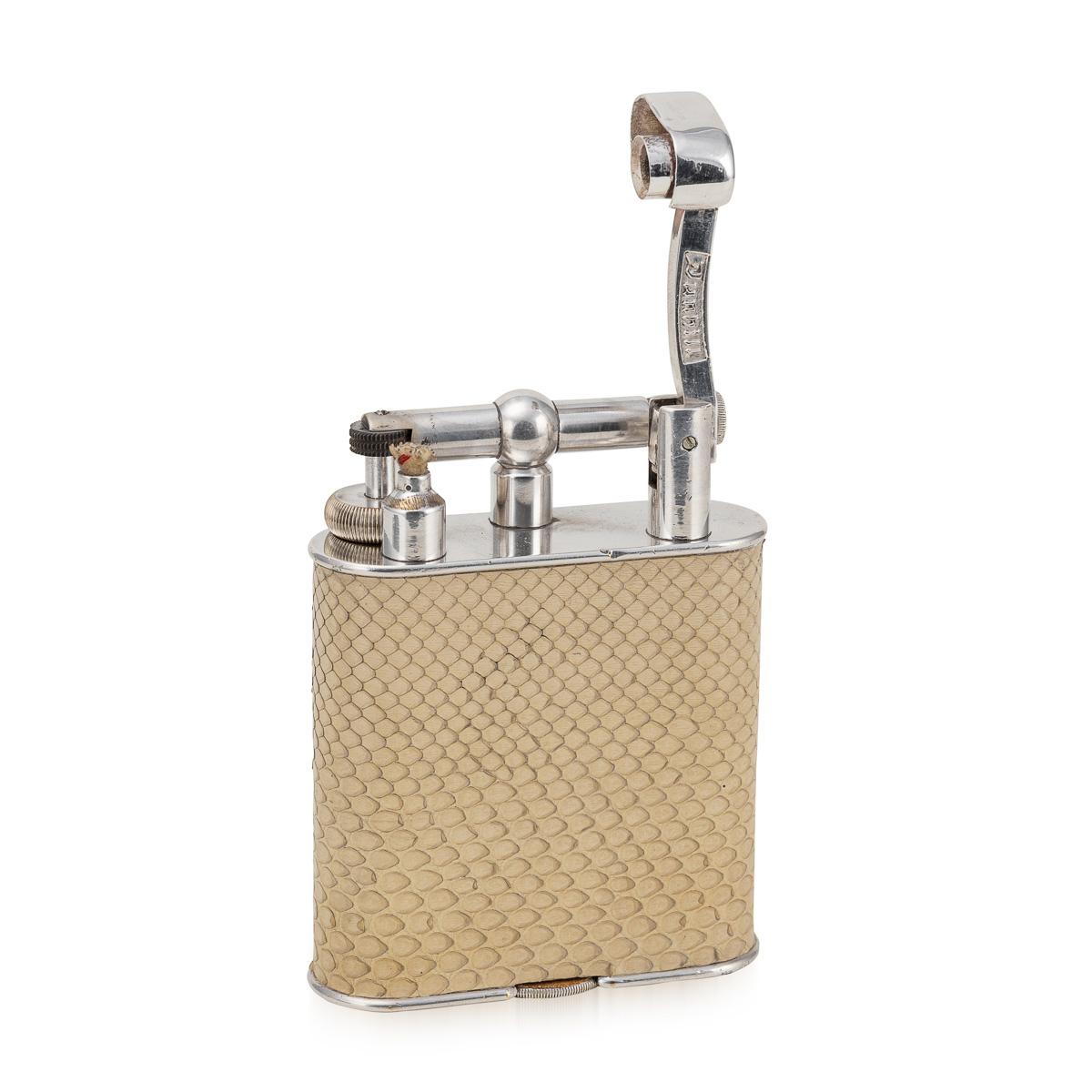 Accendino da tavolo Dunhill del XX secolo in pelle di serpente e placcato in argento c.C. in vendita 1