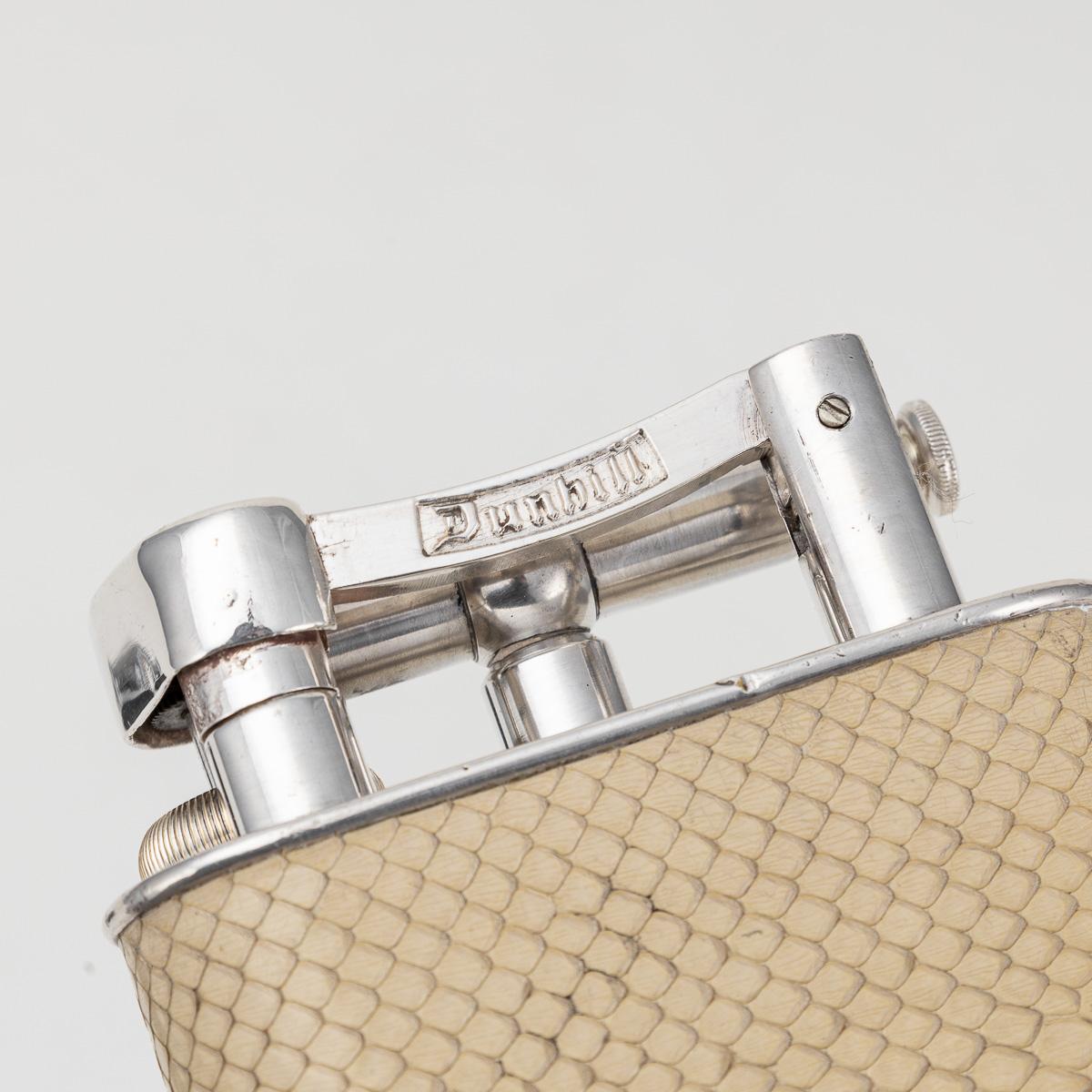 Accendino da tavolo Dunhill del XX secolo in pelle di serpente e placcato in argento c.C. in vendita 2
