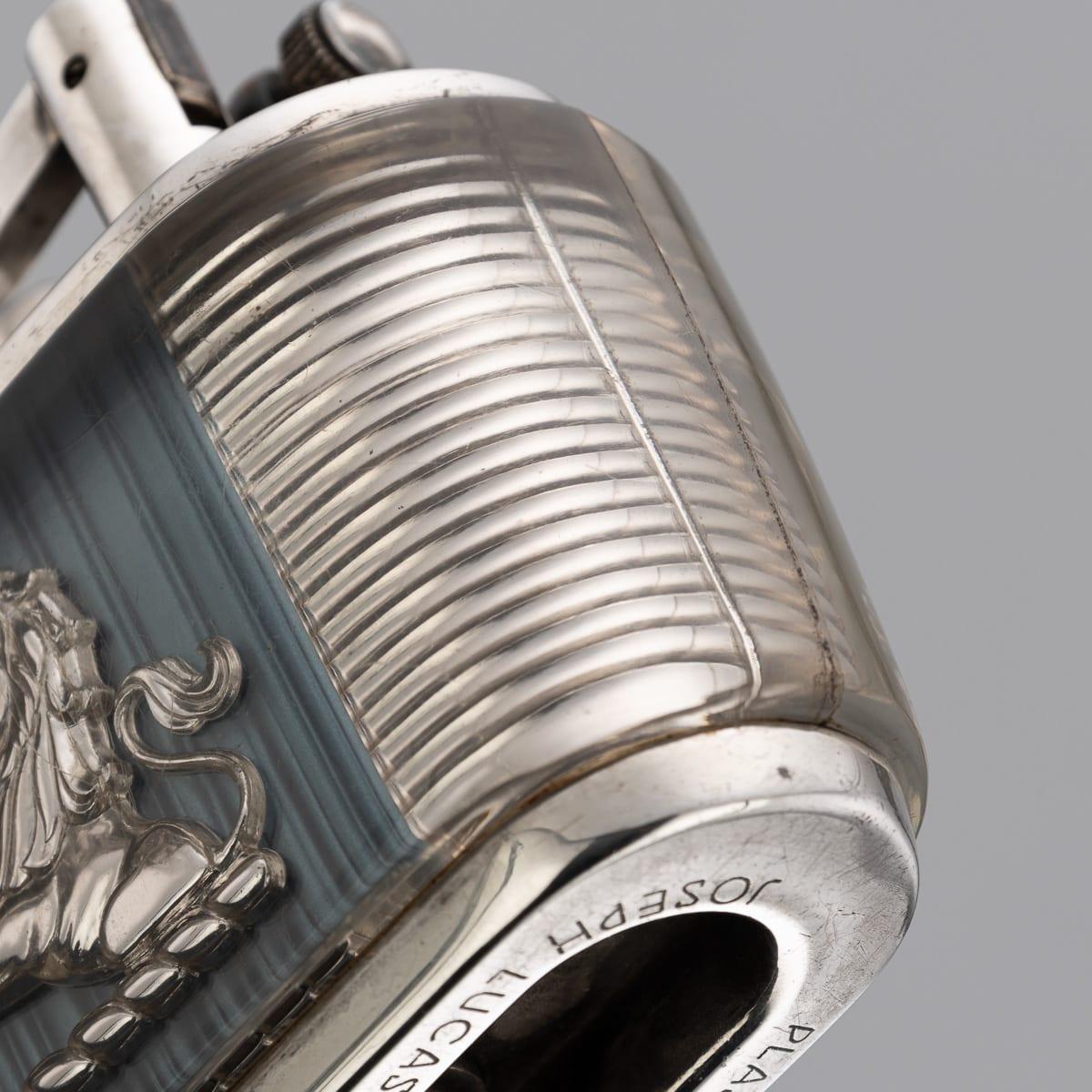 Accendino d'epoca da tavolo Dunhill Half-Giant Joseph Lucas Clear Lucite, 1950 ca. in vendita 12