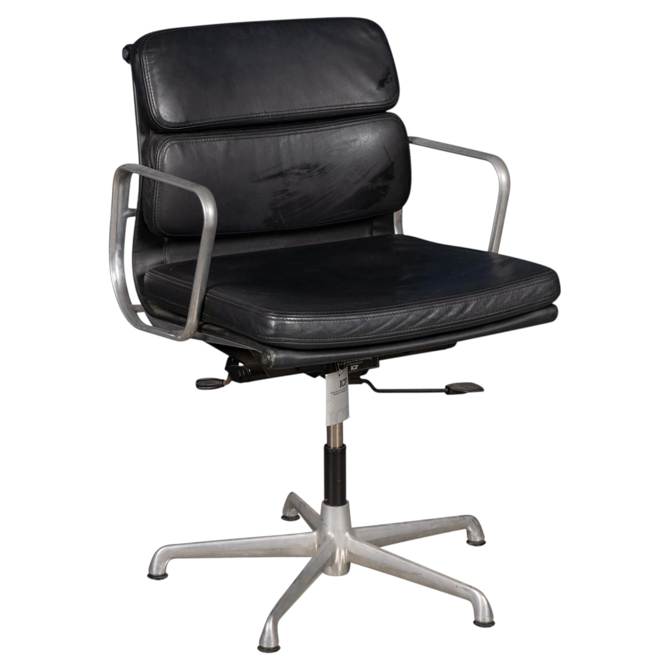Vintage 20thC Ea217 Chair In Black Leather By Charles & Ray Eames For ICf