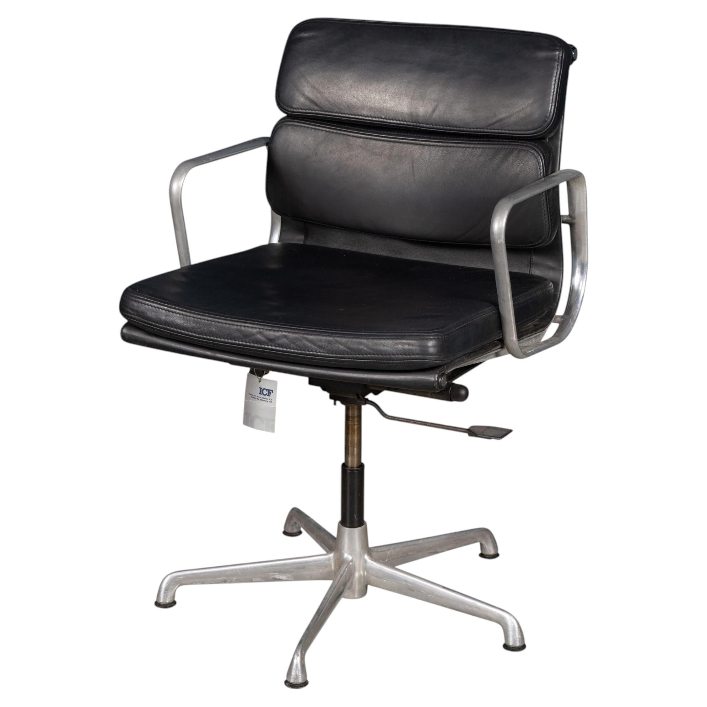 Vintage 20thC Ea217 Chair In Black Leather By Charles & Ray Eames For ICF For Sale