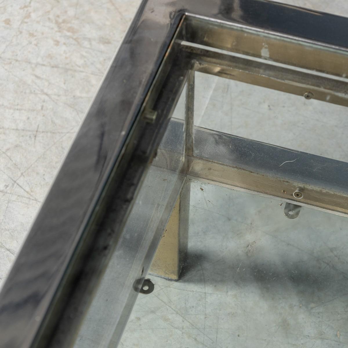 Table basse Vitrine française du 20e siècle en chrome et verre par Maison Jansen, vers 1970 en vente 9