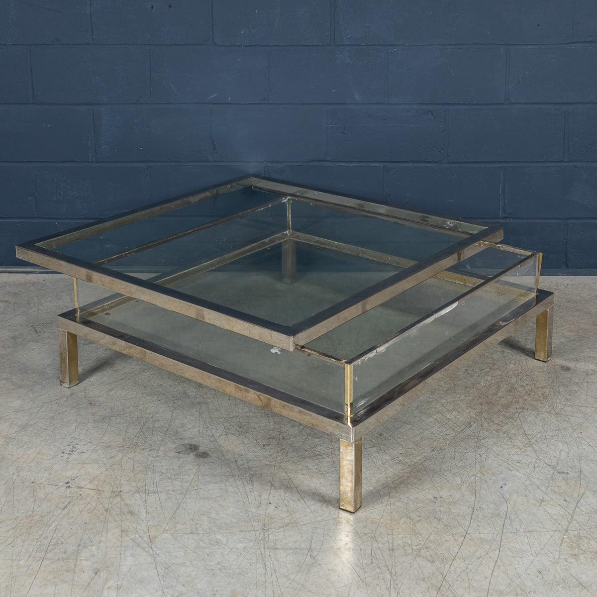 Français Table basse Vitrine française du 20e siècle en chrome et verre par Maison Jansen, vers 1970 en vente