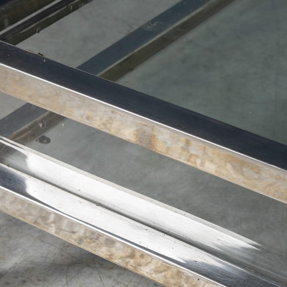 Table basse Vitrine française du 20e siècle en chrome et verre par Maison Jansen, vers 1970 en vente 1