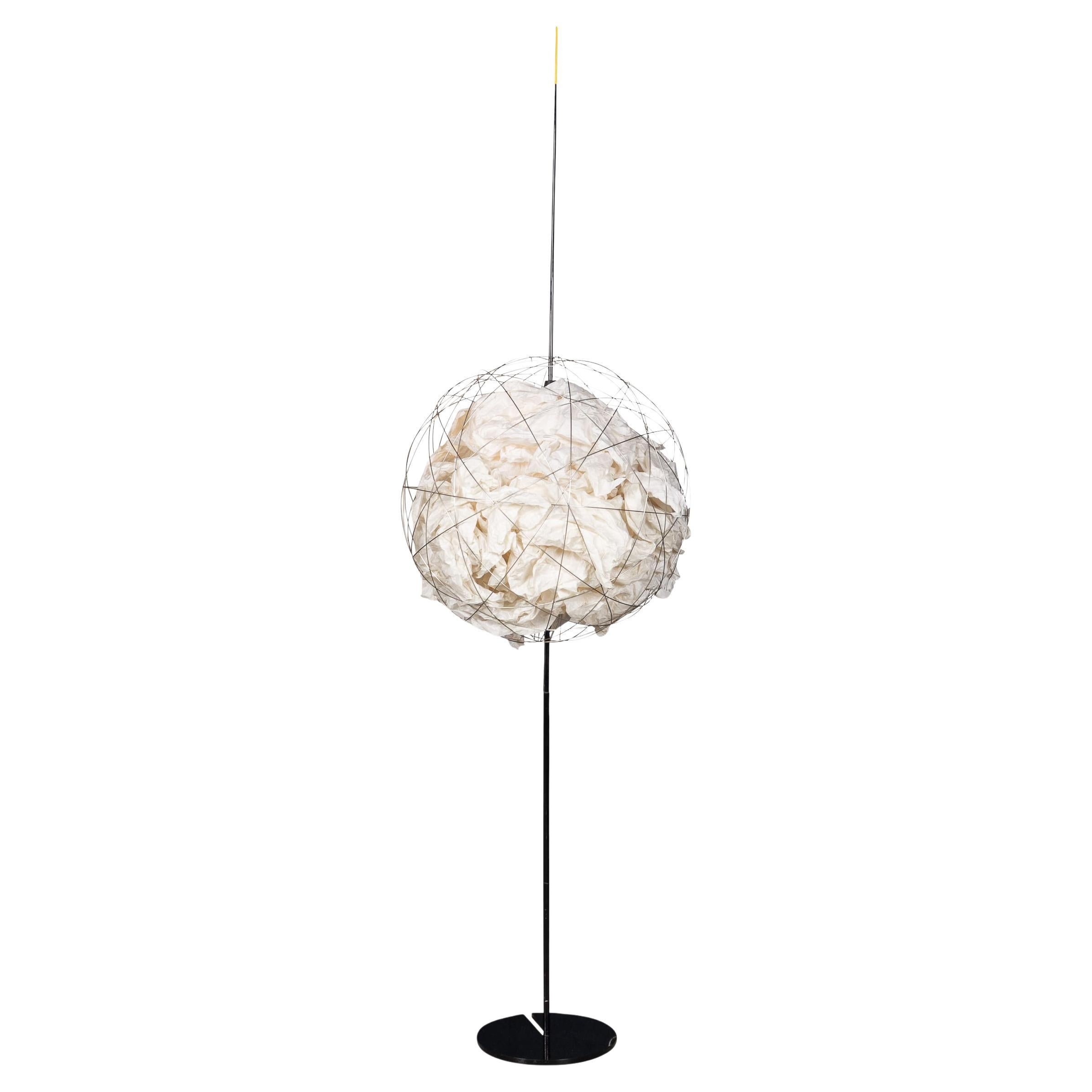 Lampada da terra tedesca del XX secolo in metallo e carta di Ingo Maurer c.C.
