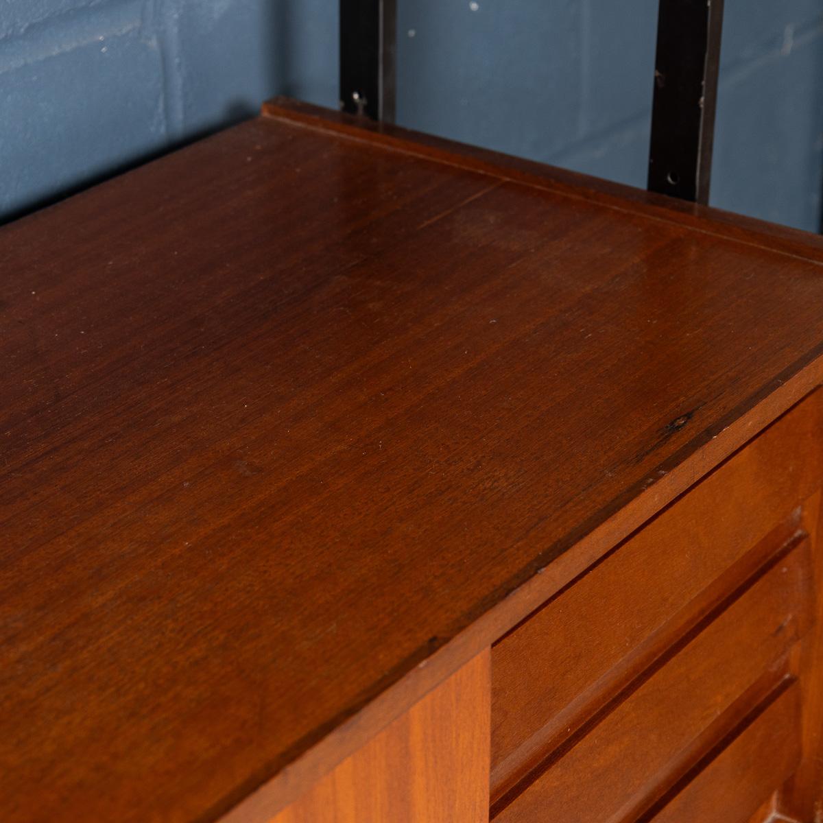 Vintage 20Thc Italian Modular Teak Wall Cabinet c.1960 For Sale 9