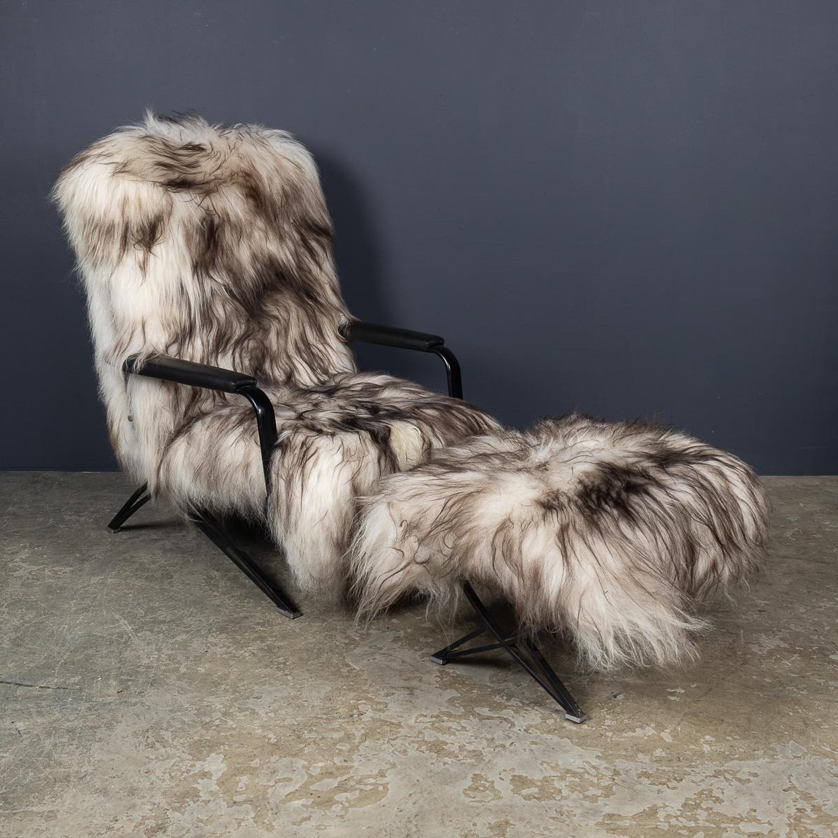 Superbe chaise longue et pouf Osvaldo By By, modèle P40, datant du milieu du 20e siècle et produite en Italie par Techno en 1955. Cette chaise de salon a été créée par Borsani pour être la chaise de salon parfaite, qui occupait la même surface au
