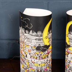 Coppia di lampade da tavolo italiane Fornasetti "Luna Città" del XX secolo, realizzate da Antonangeli