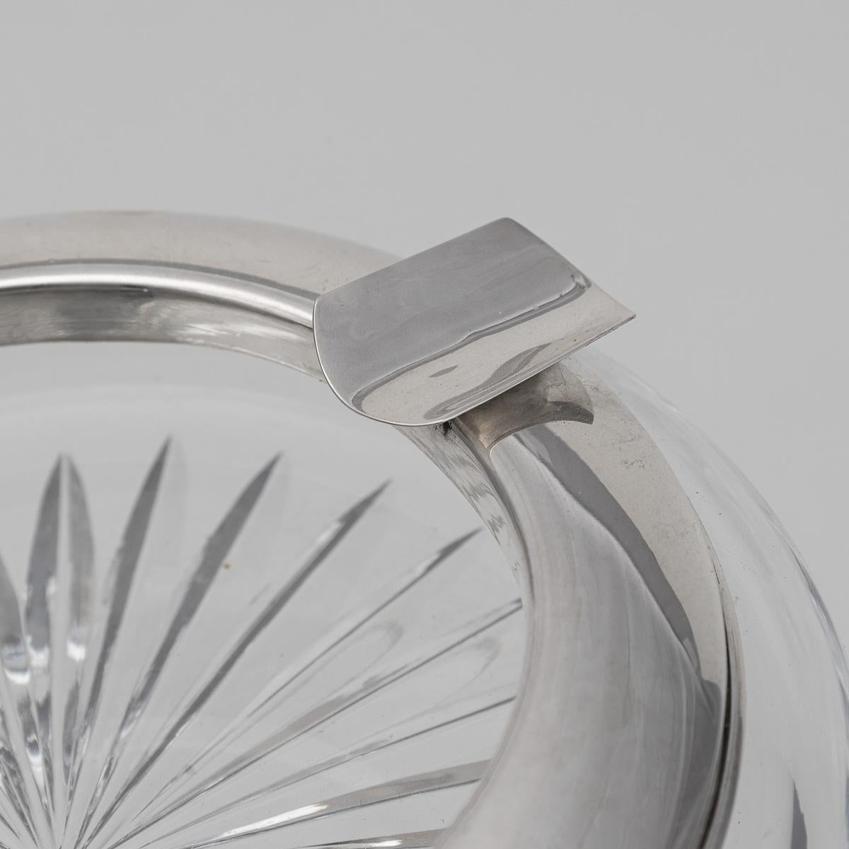 Plaqué argent Cendrier vintage du 20ème siècle en métal argenté et verre taillé avec badge naval c.1930 en vente