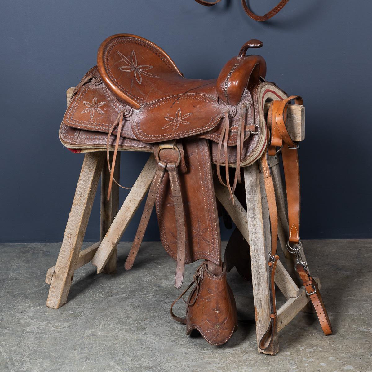 Britannique Saddle western du 20e siècle avec bride et Martingale, c.1970 en vente