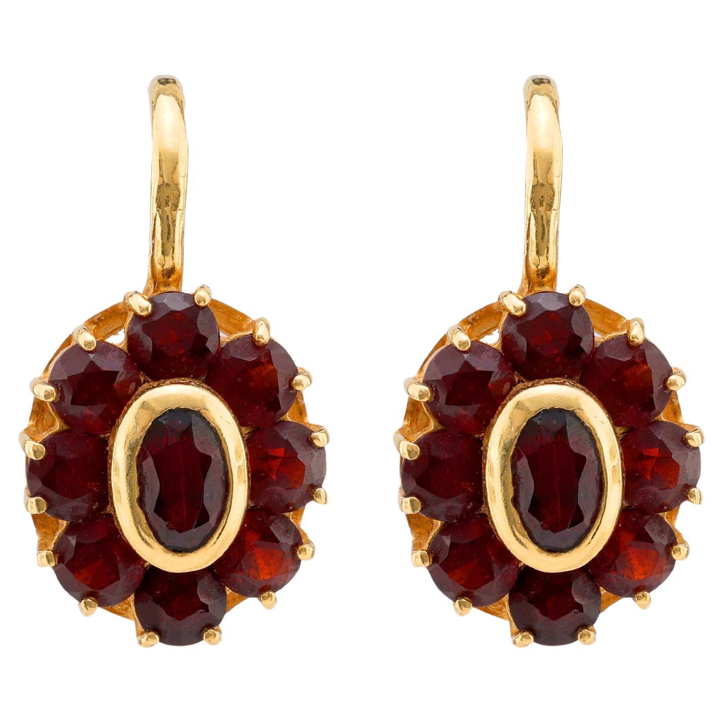 Vintage 2.1 Carat Total Weight Garnet 18K Yellow Gold Marguerite Earrings For Sale
