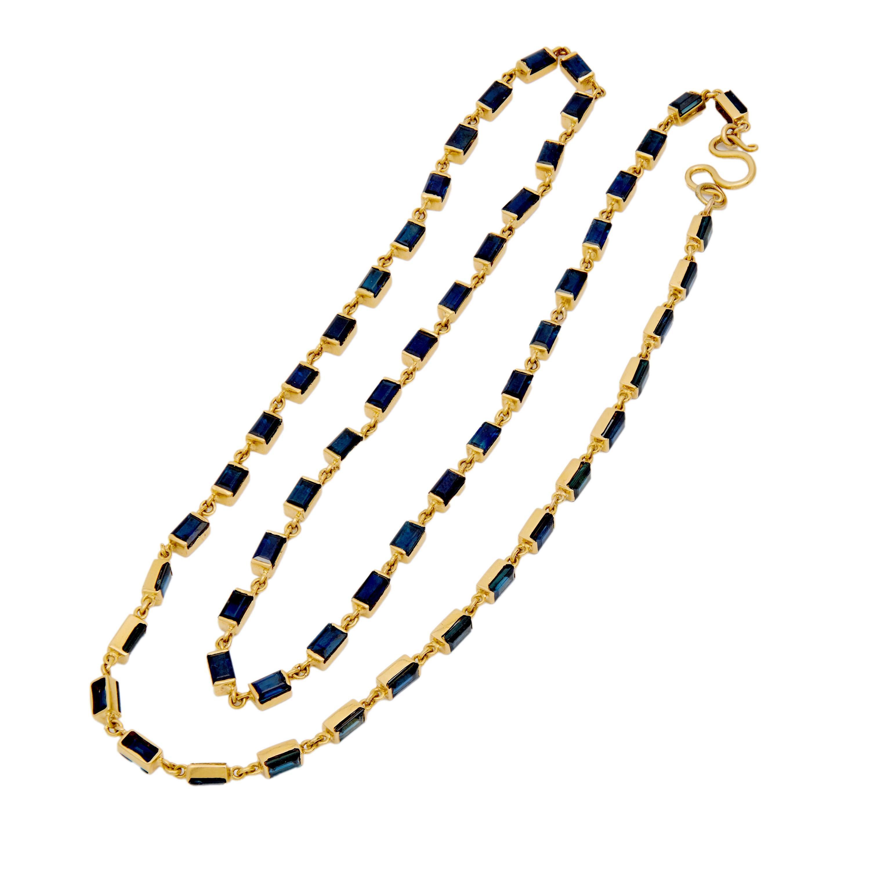 Modern Vintage 21 carat total weight sapphire 18k yellow gold necklace For Sale