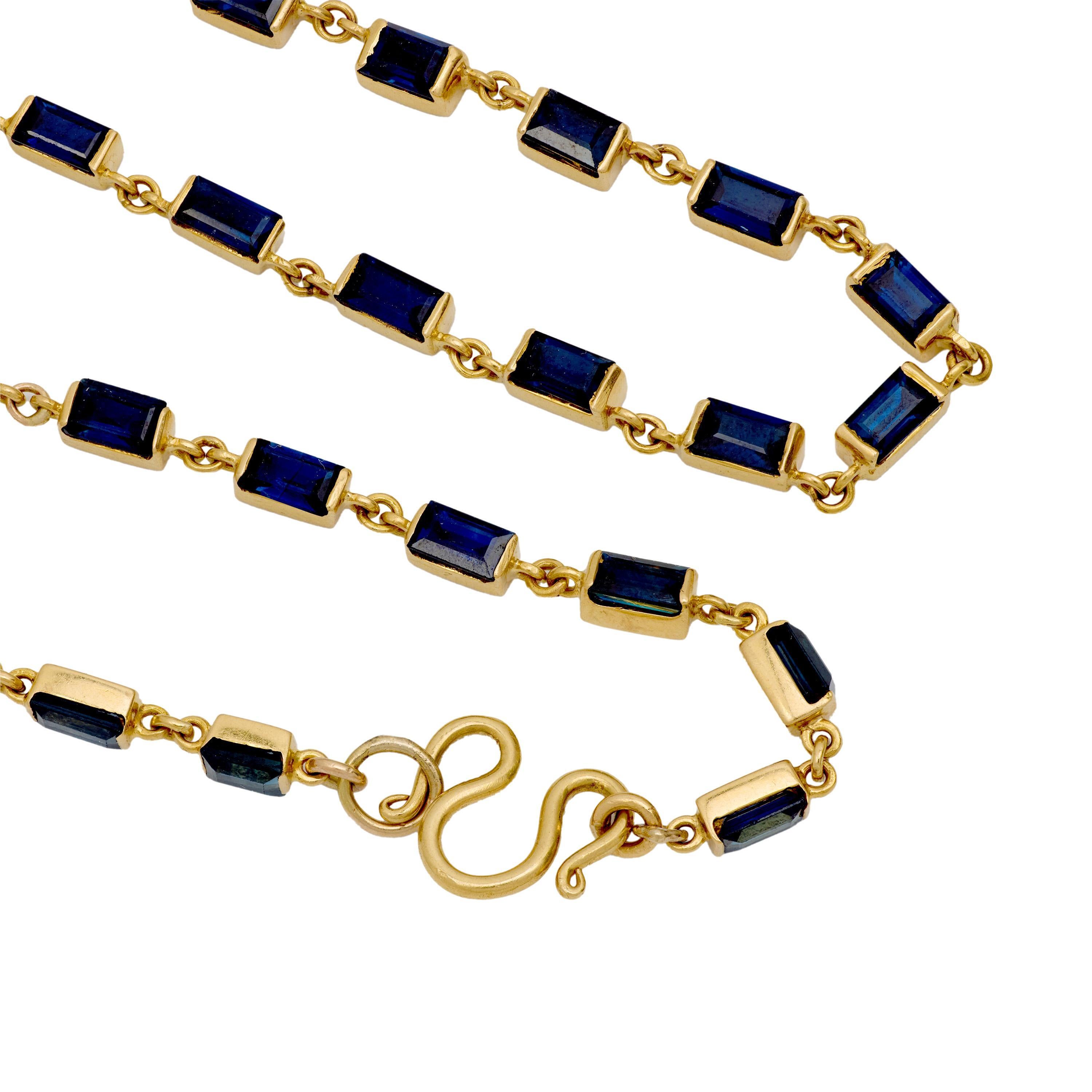 Vintage 21 carat total weight sapphire 18k yellow gold necklace In Good Condition For Sale In Beverly Hills, CA
