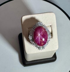 Bague vintage en platine avec cabochon de rubis naturel ovale 21 carats et diamants 2,45 carats