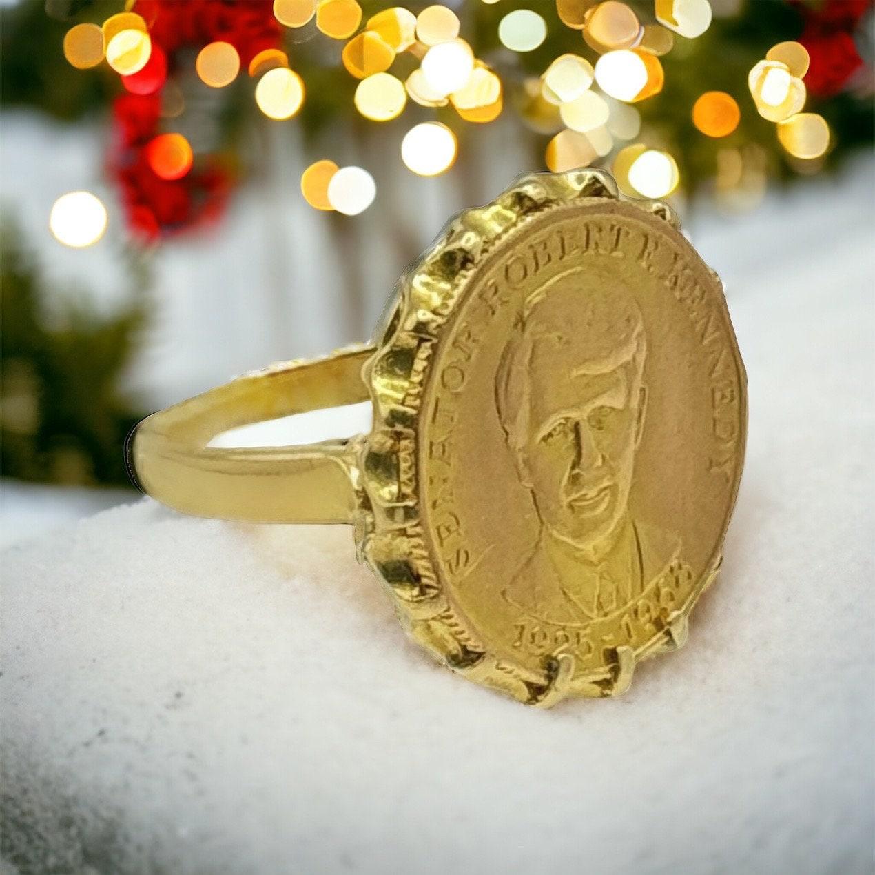Vintage coin ring with a collectible 21K gold medal honoured Robert F. Kennedy, surrounded by 18K gold support.

The obverse of the medal features a bust of Robert F. Kennedy. The words 