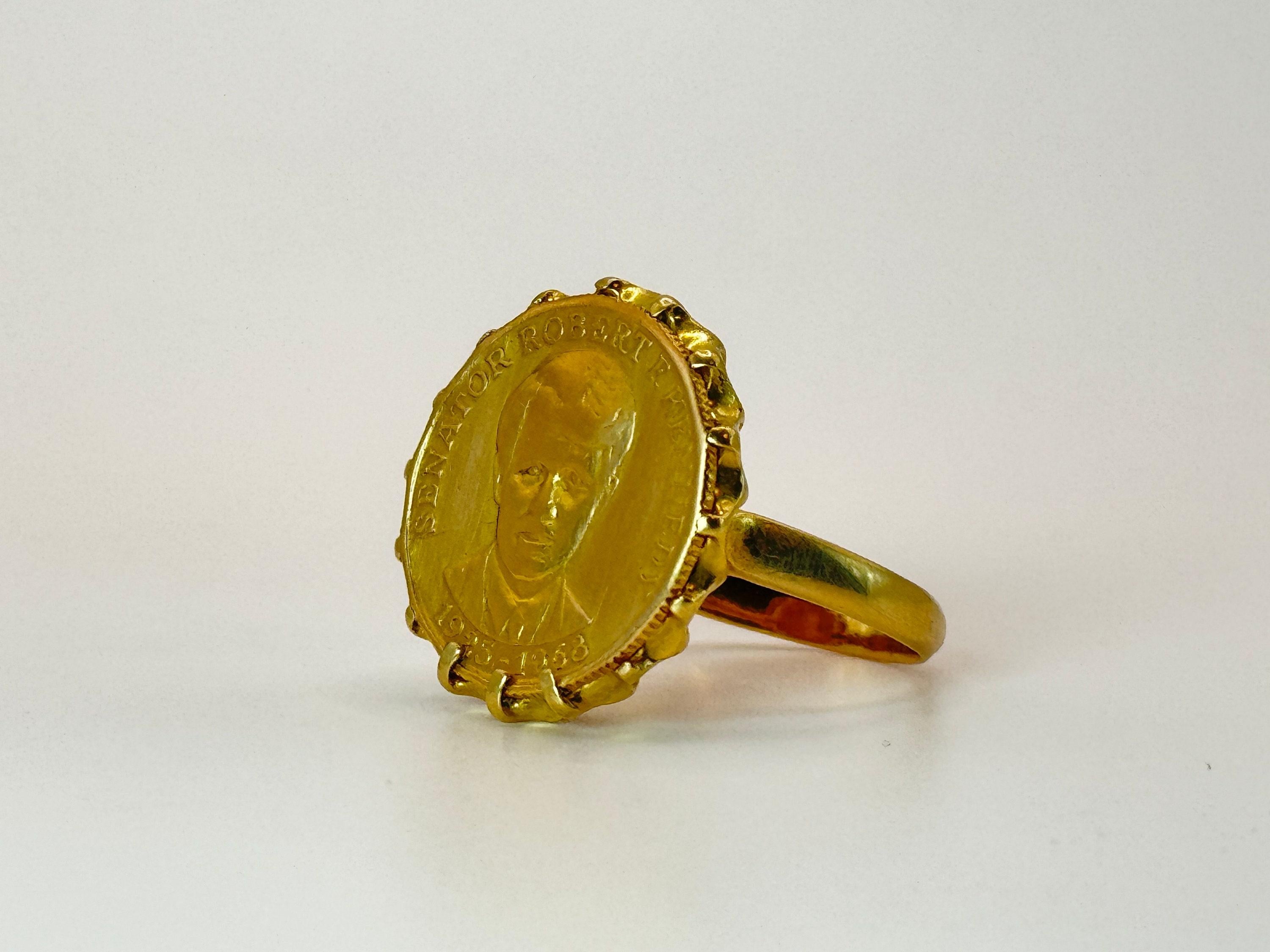 Vintage 21 K Gold Coin Ring Senator Robert F. Kennedy 1968 For Sale 2