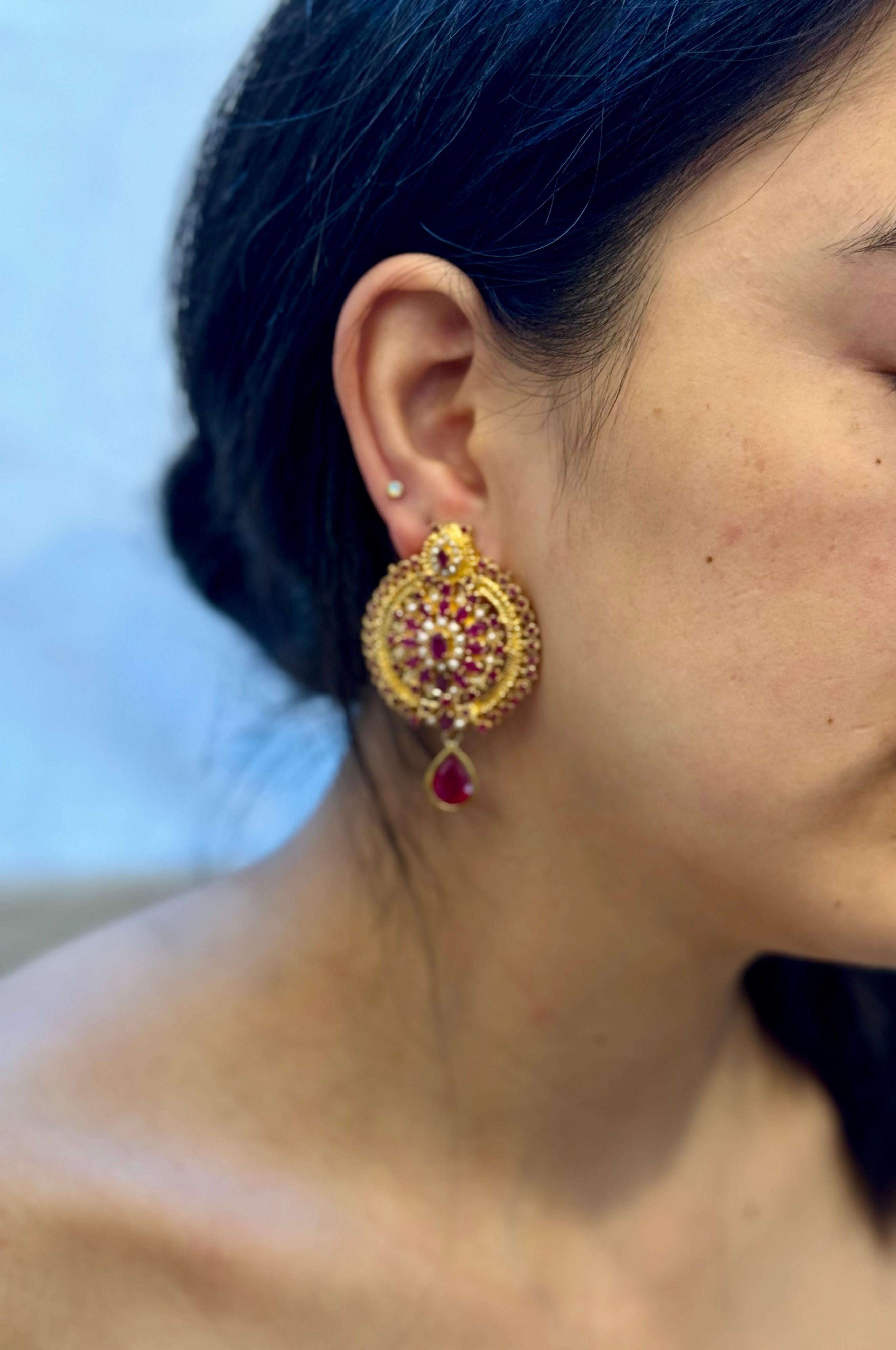 Vintage 21 Kt Yellow Gold 12.8 Gm Dangling Earrings With Diamonds, 2.2 Inch Long For Sale 5