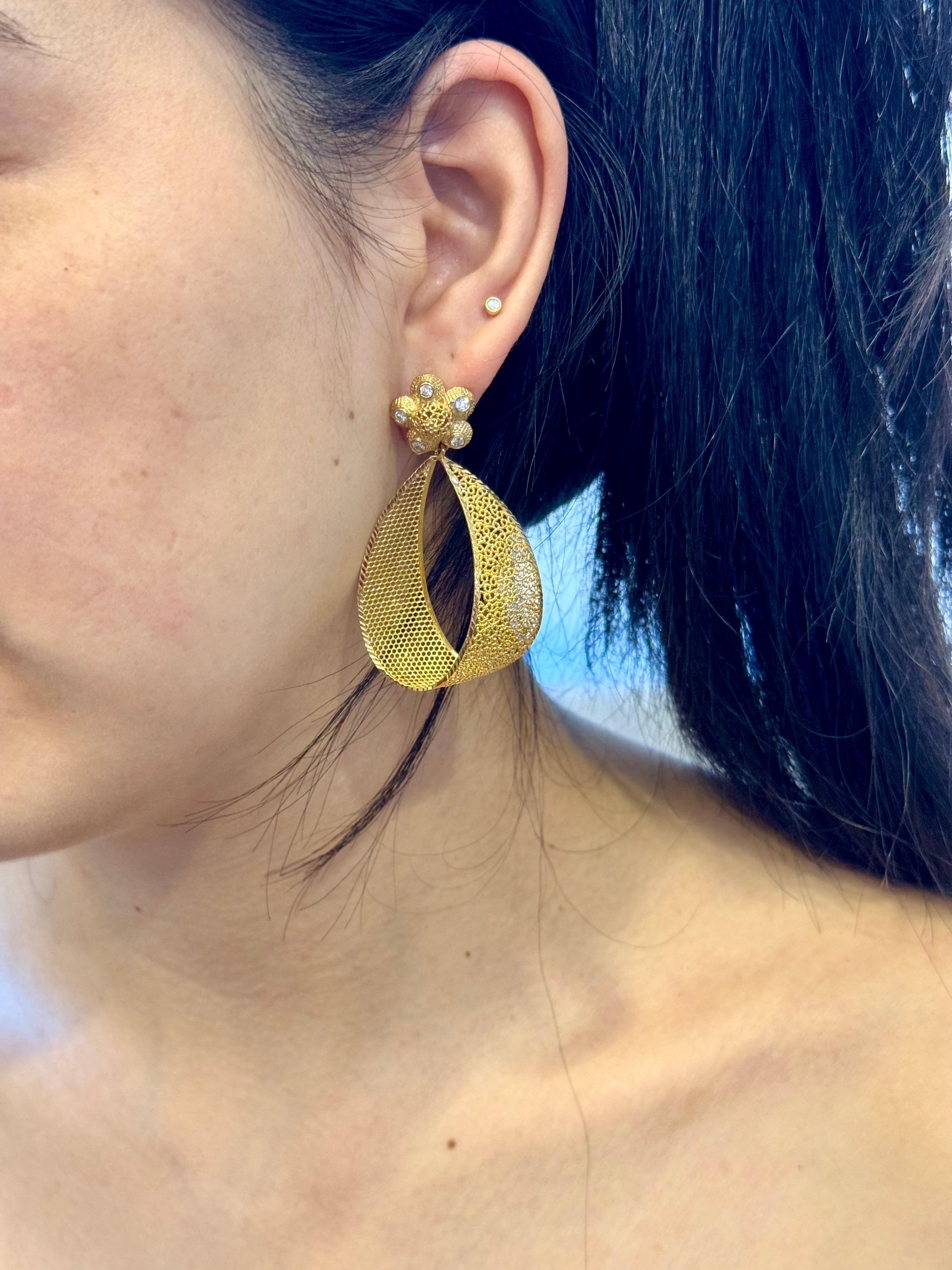 Vintage 21 Kt Yellow Gold 12.8 Gm Dangling Earrings With Diamonds, 2.2 Inch Long For Sale 7