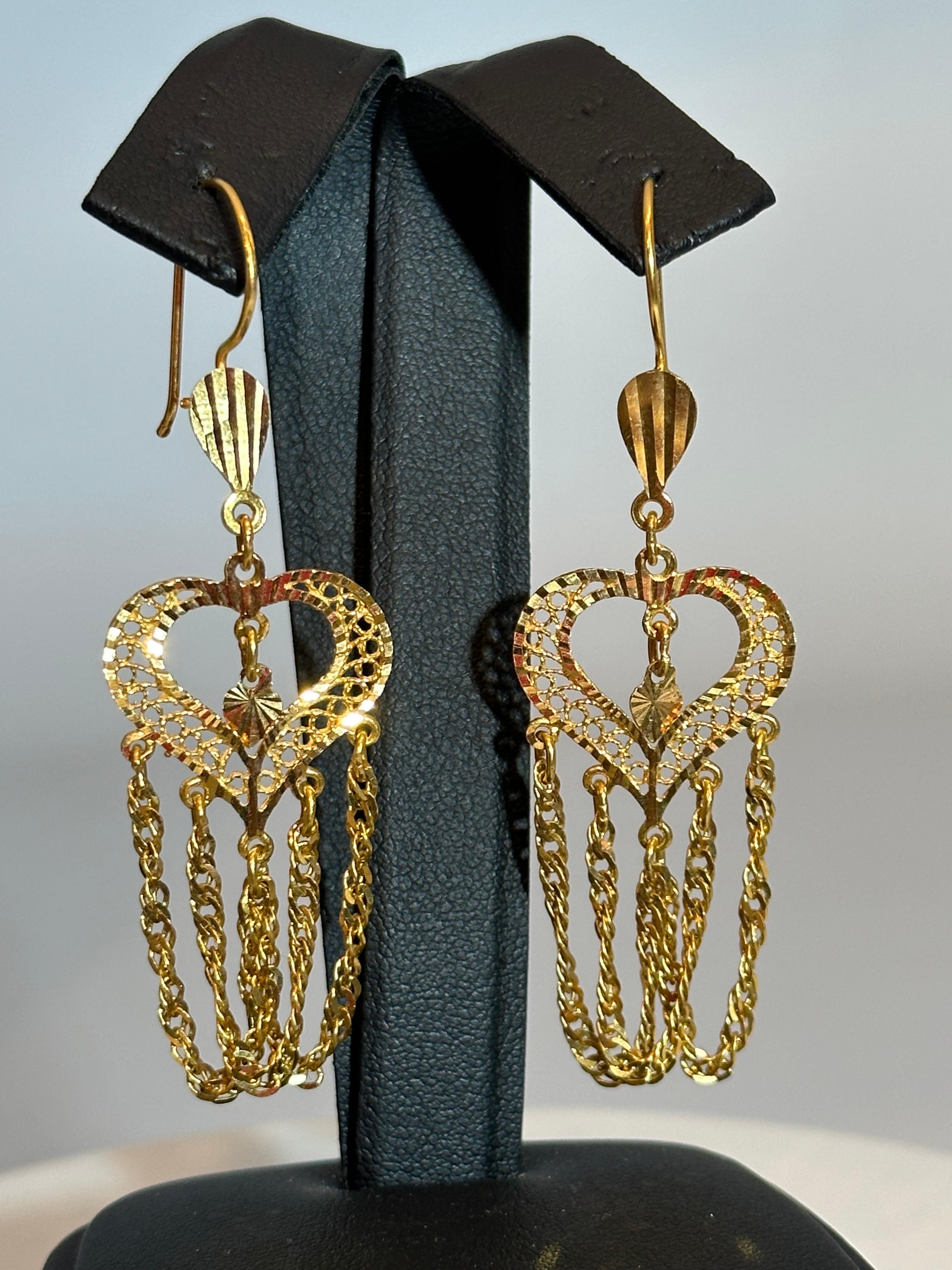 Vintage 21 Kt Yellow Gold 7.5 Gm Heart Dangling Earrings, 2.6 Inch Long
Beautiful Dangling heart earring 
Weight of the 1 Karat gold is 7.5 gm 
 pure gold
Stamped 21 K
Made in Thailand
Please look at all the pictures
Its very hard to capture the