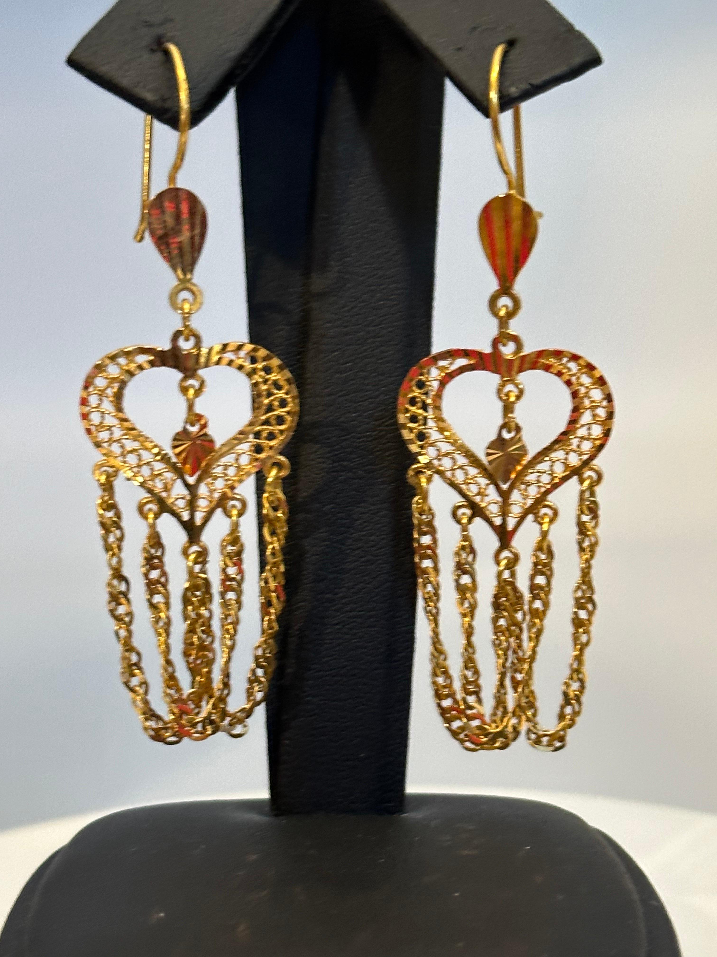 Vintage 21 Kt Yellow Gold 7.5 Gm Heart Dangling Earrings, 2.6 Inch Long In New Condition In New York, NY