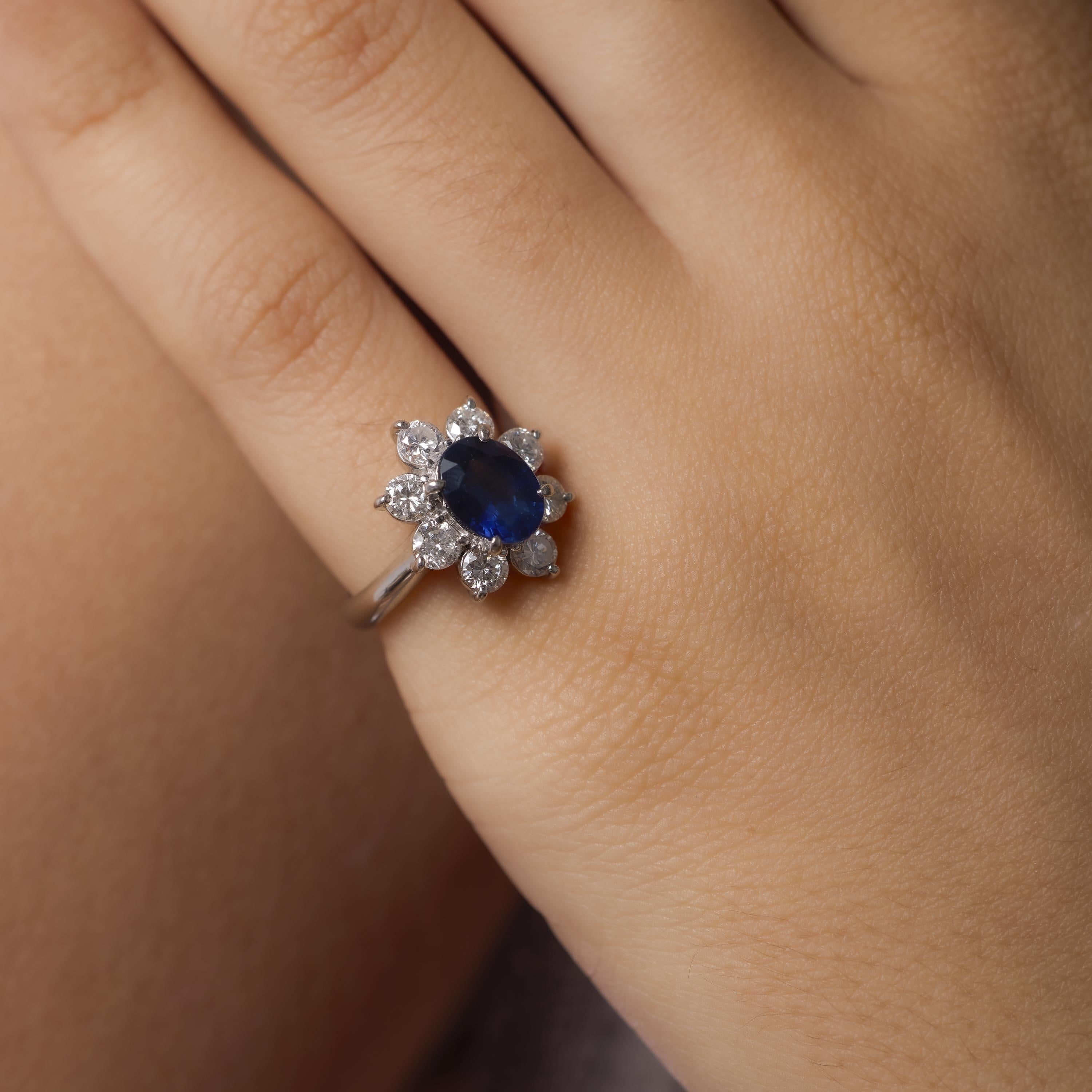 Oval Cut Vintage 2.10 carat sapphire diamond platinum cluster ring For Sale
