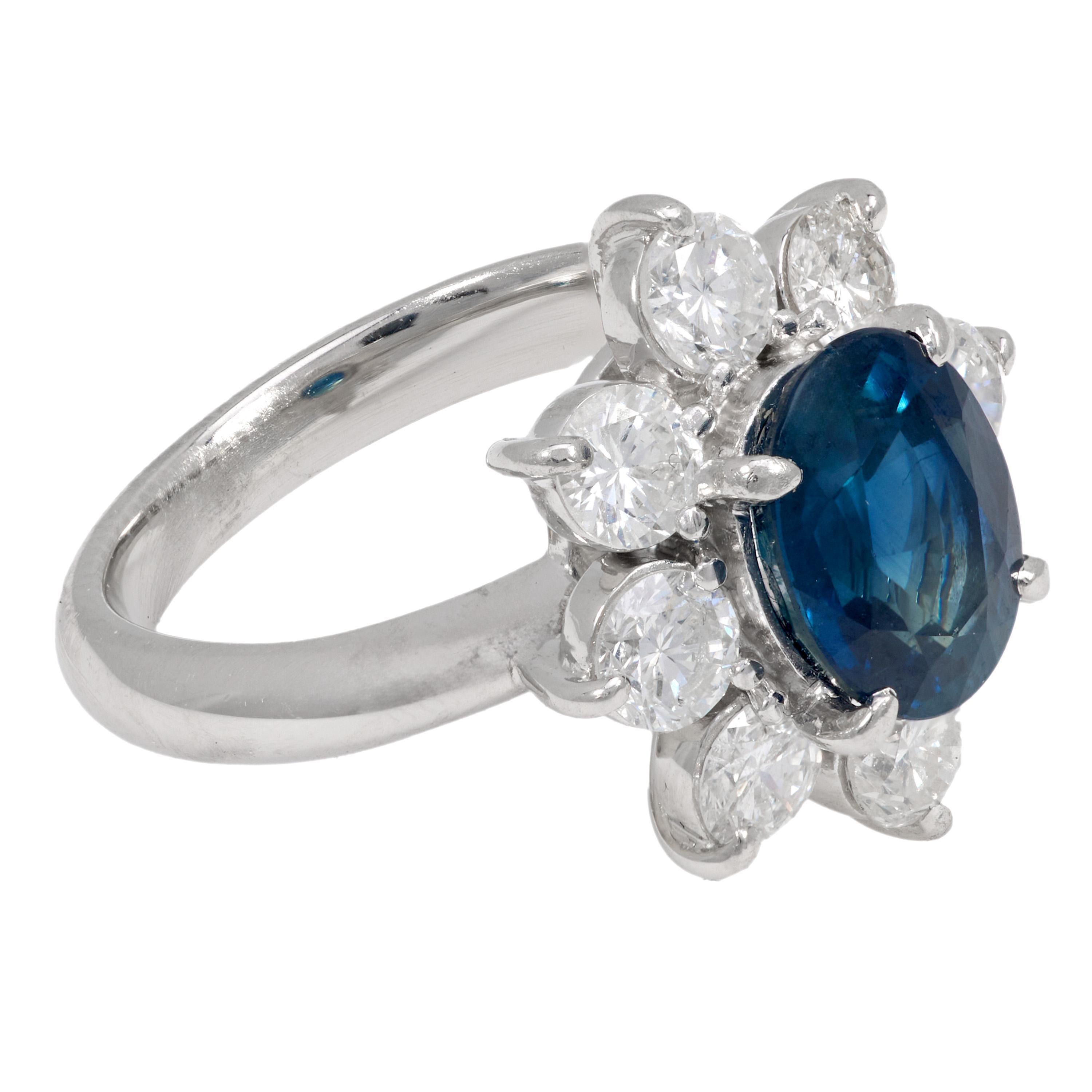 Vintage 2.10 carat sapphire diamond platinum cluster ring In Good Condition For Sale In Beverly Hills, CA