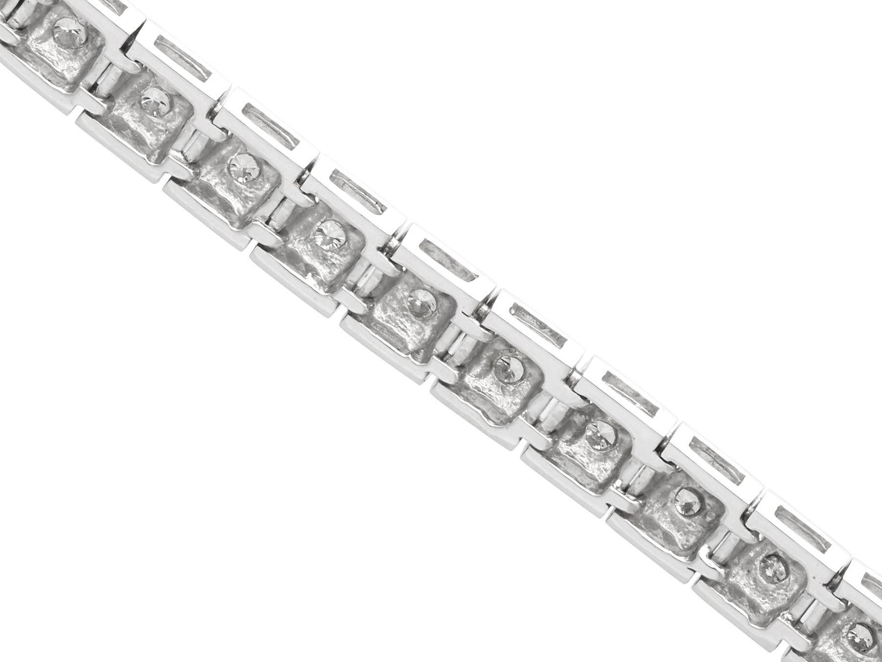 Taille ronde Bracelet vintage en or blanc 18ct et diamant de 2.10ct, Circa 1950 en vente