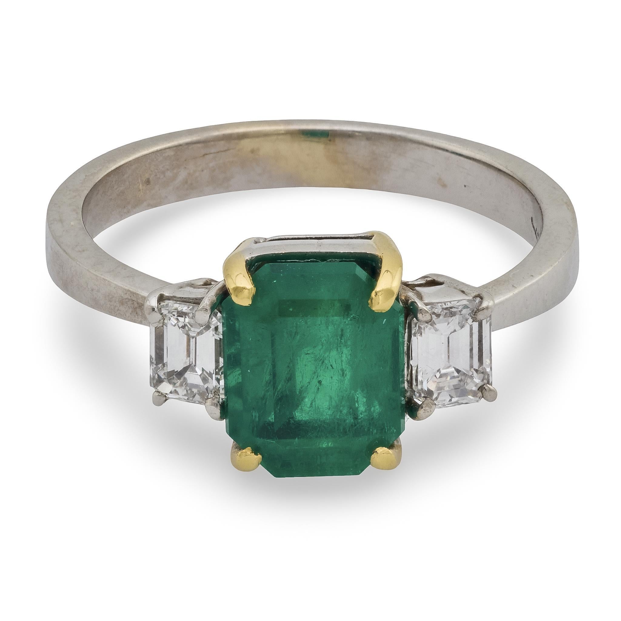 Vintage 2,12 Karat kolumbianischer Smaragd Diamant 18k Weiß- und Gelbgoldring (Moderne) im Angebot