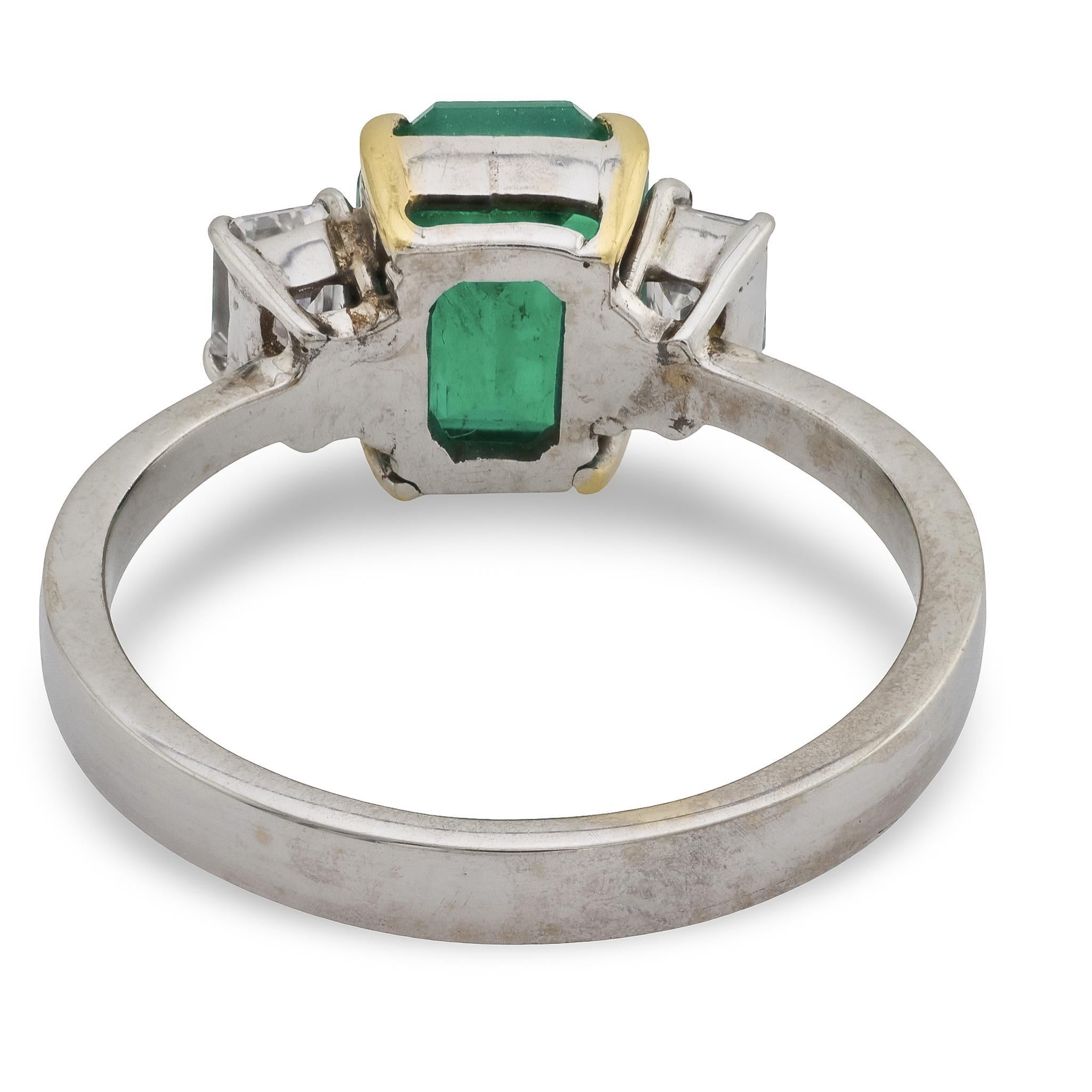 Vintage 2,12 Karat kolumbianischer Smaragd Diamant 18k Weiß- und Gelbgoldring im Angebot 1