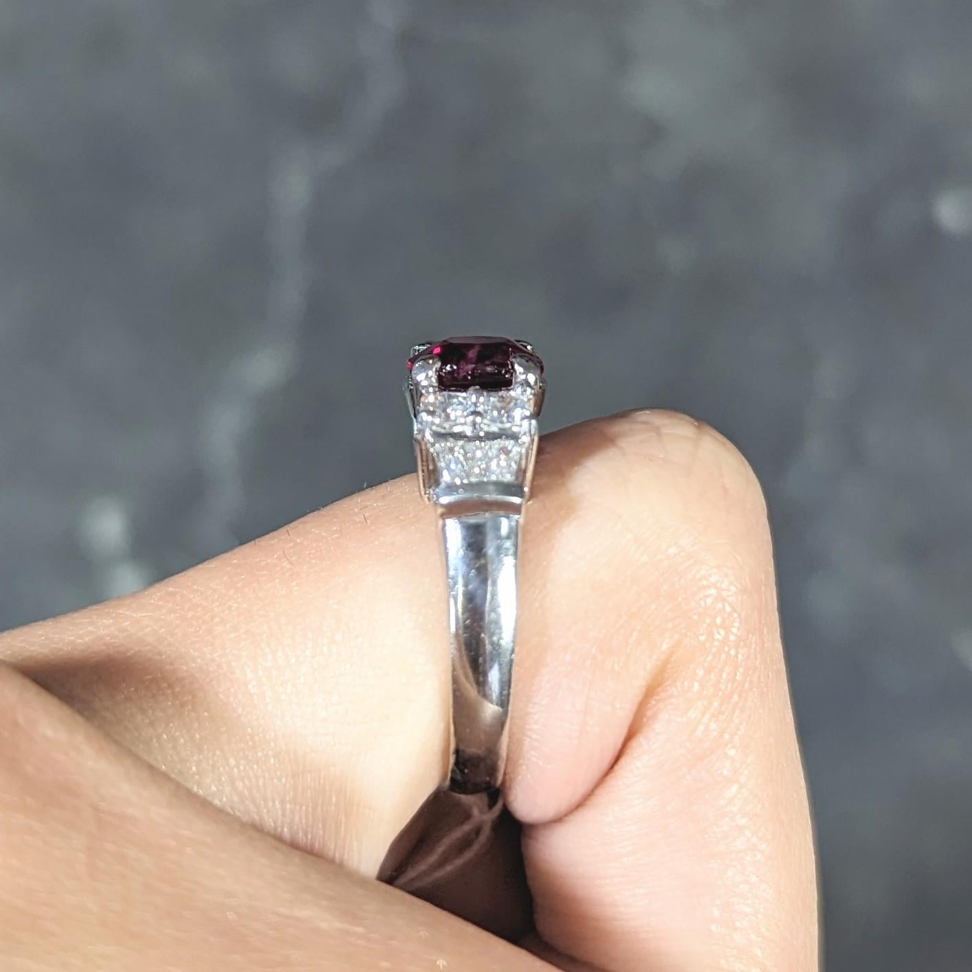 Vintage 2.14 Carats Oval Cut Thai Ruby Diamond Platinum Gemstone Ring GIA 5