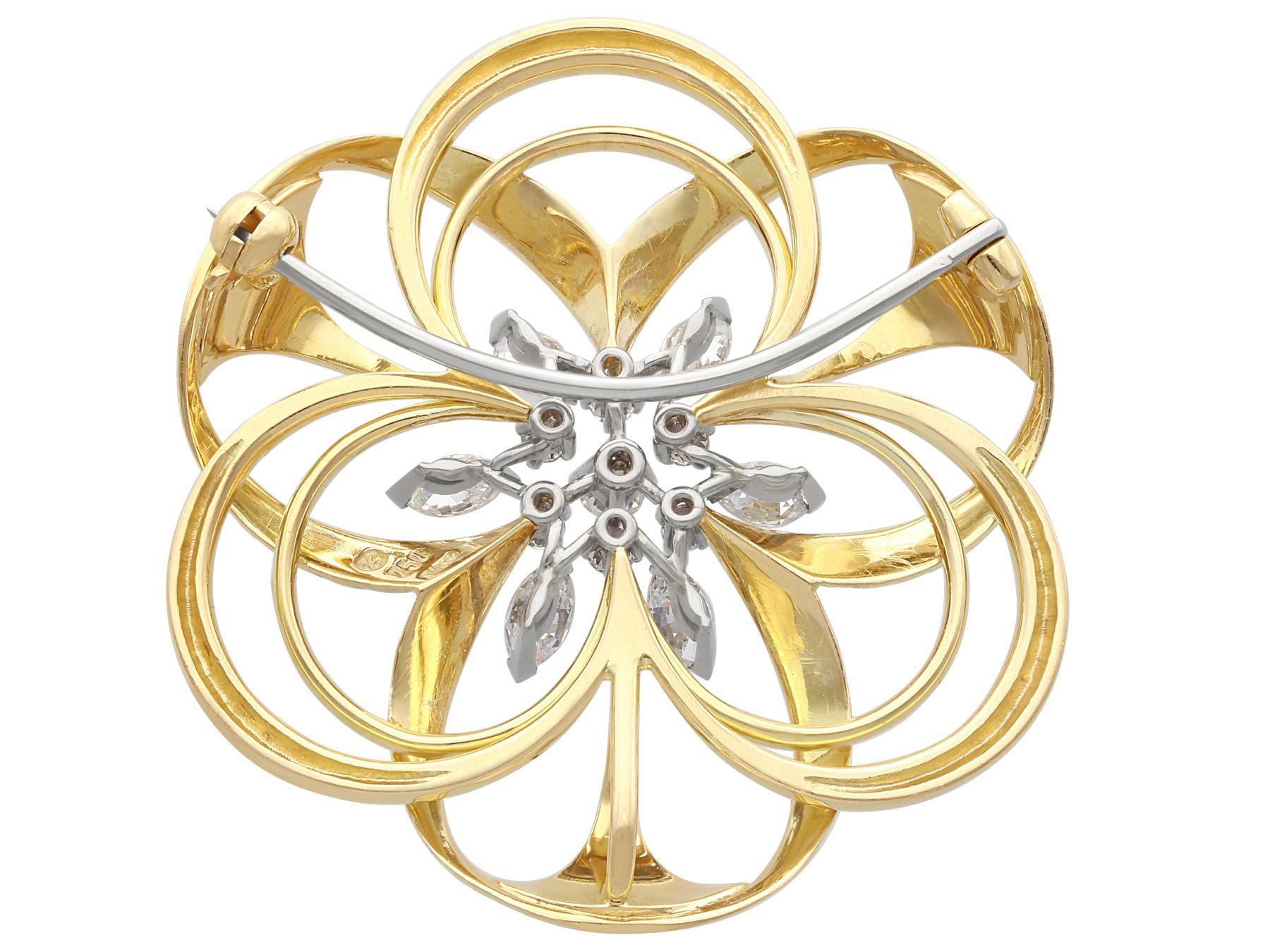 Femenino o masculino Broche vintage de oro amarillo y diamantes de 2,15 quilates Circa 1960 en venta